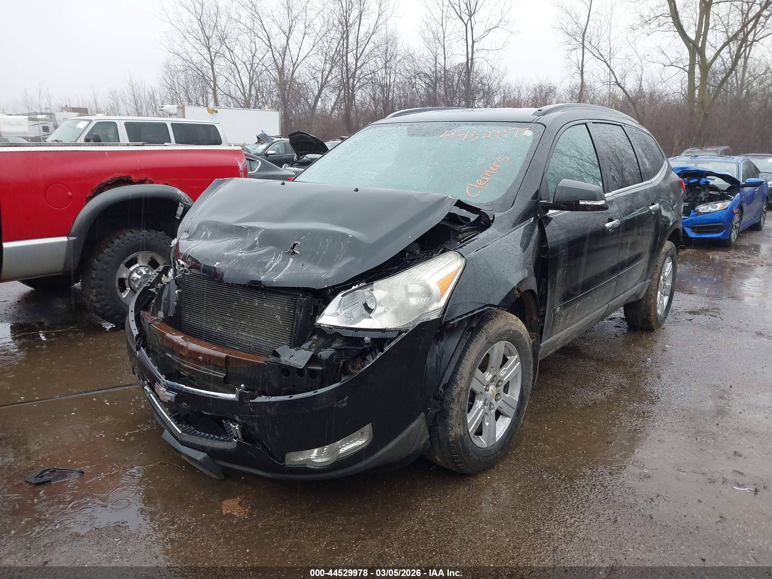 CHEVROLET TRAVERSE image 2