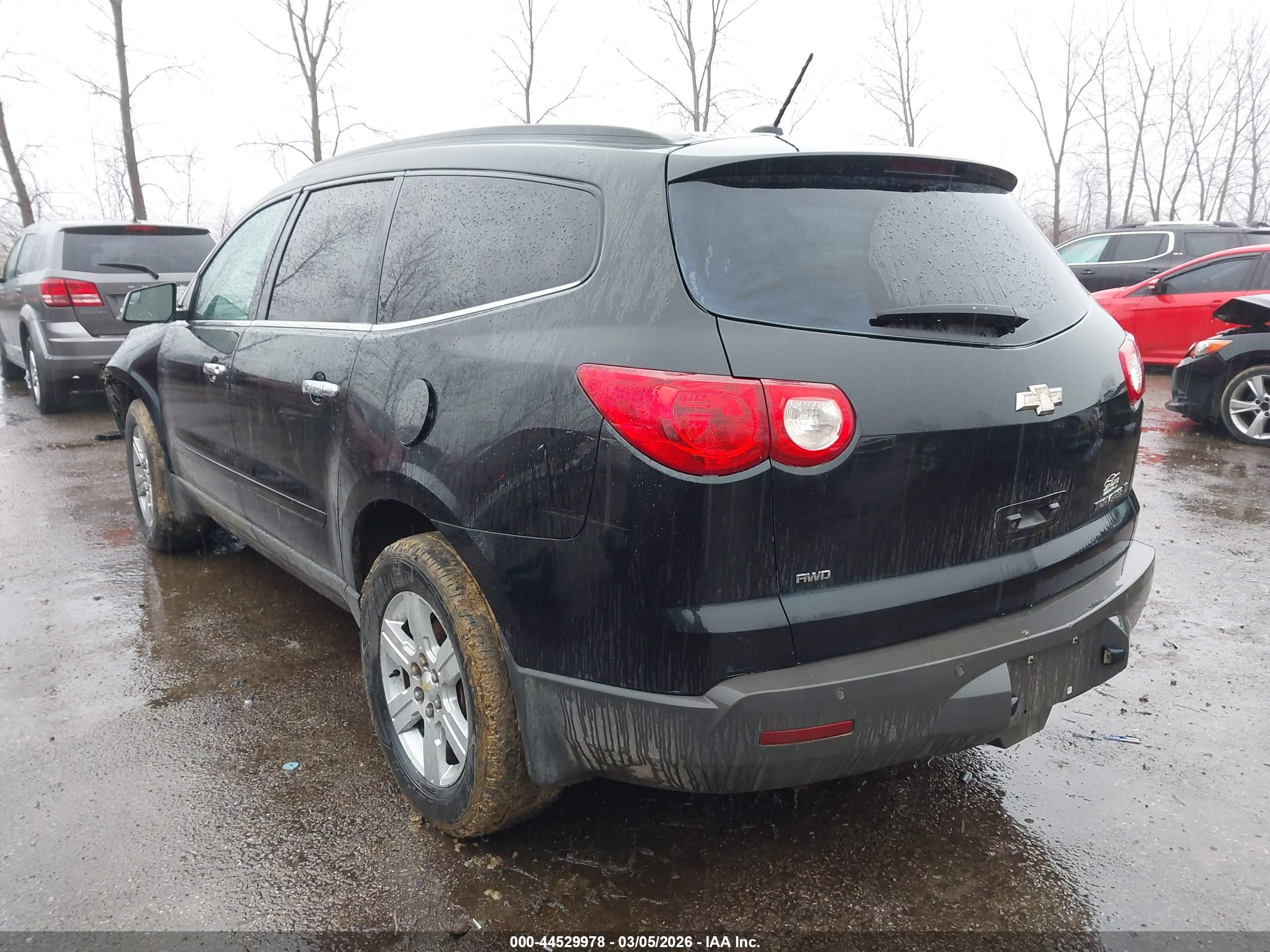 CHEVROLET TRAVERSE image 3