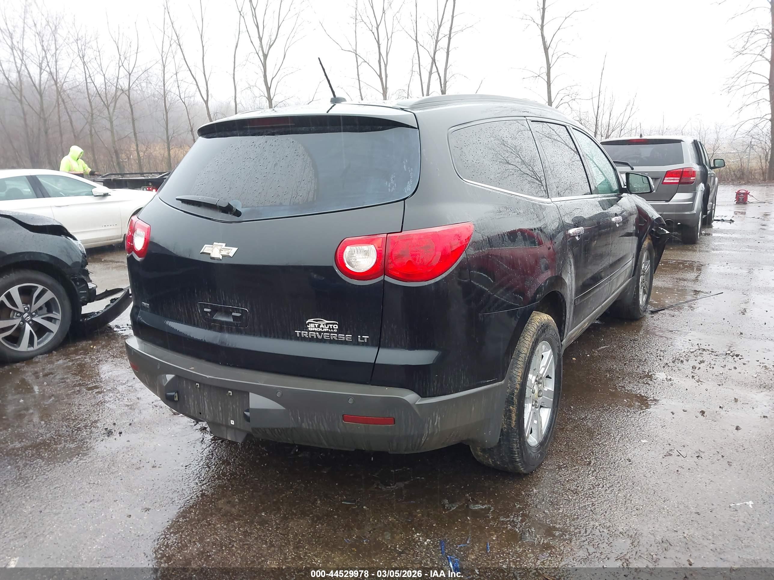 CHEVROLET TRAVERSE image 4