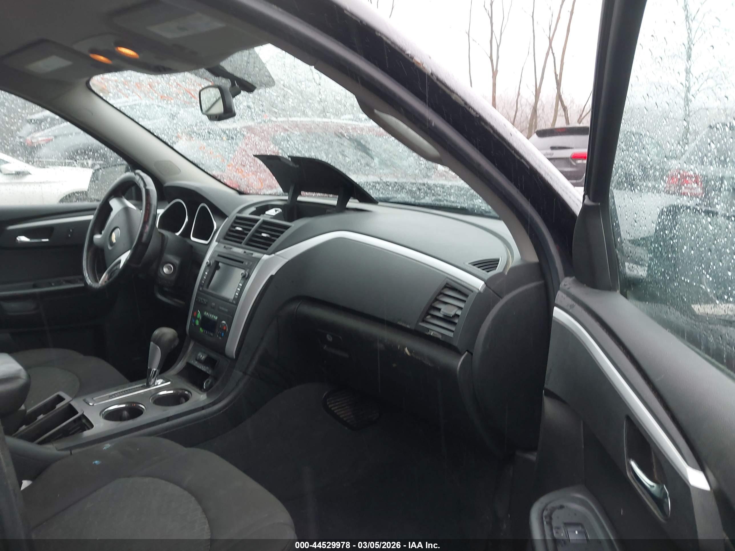 CHEVROLET TRAVERSE image 5