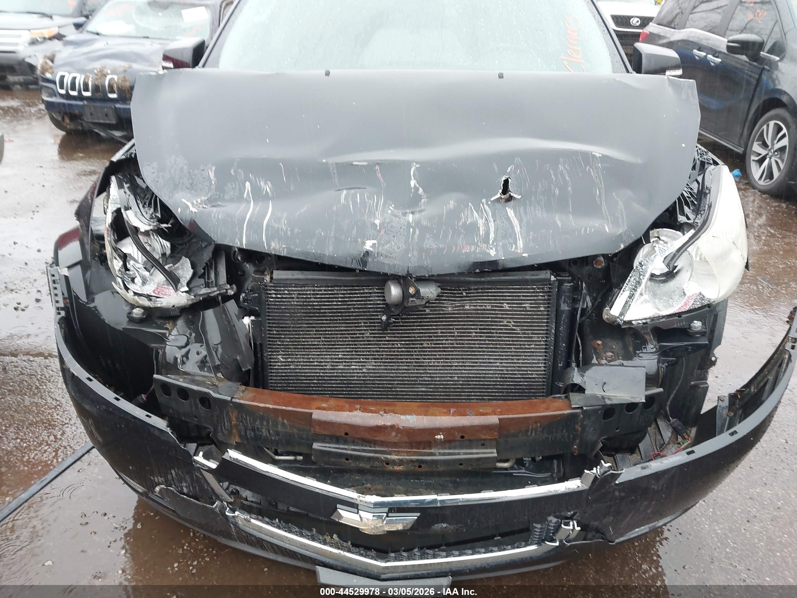 CHEVROLET TRAVERSE image 6