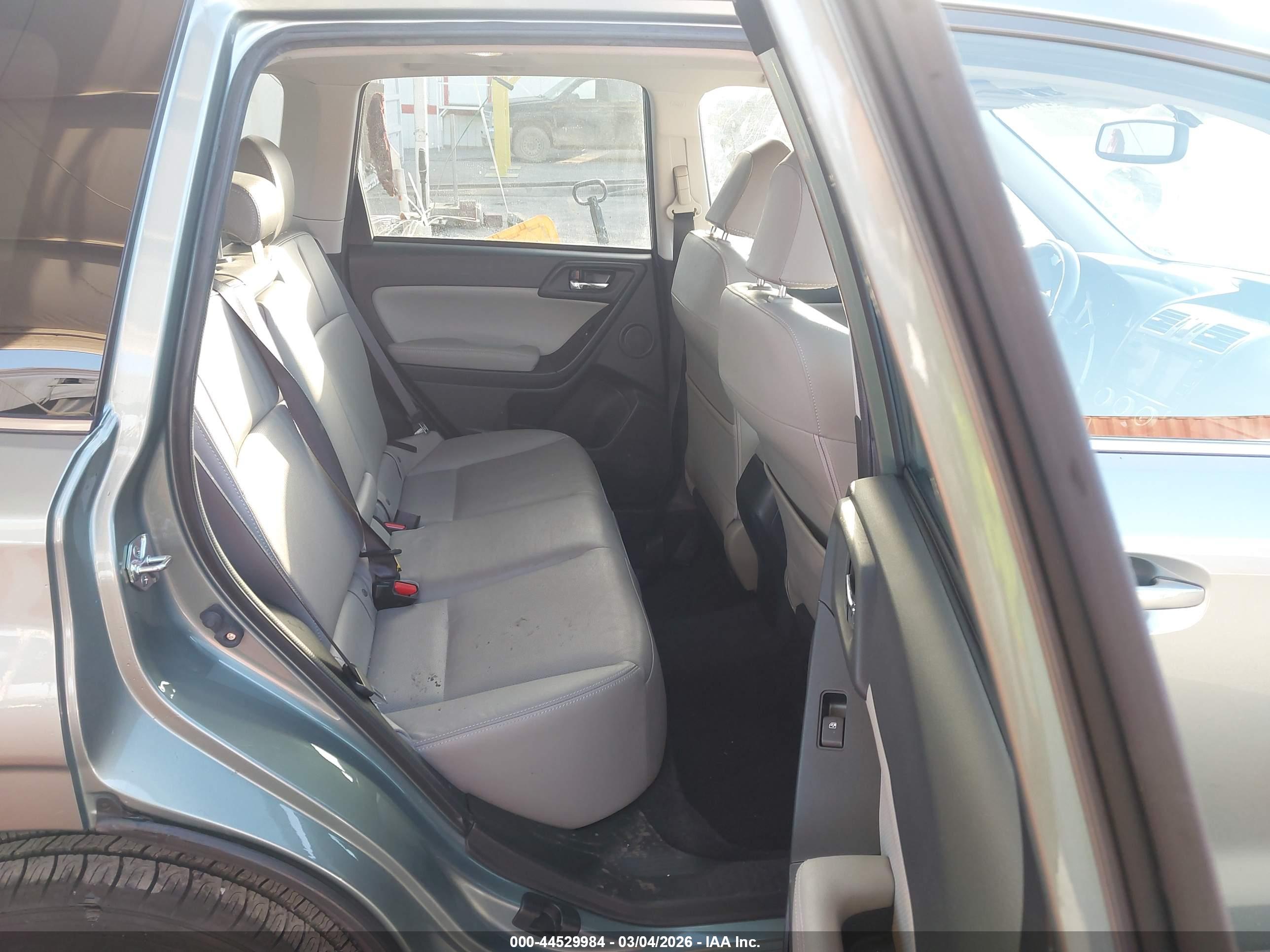 SUBARU FORESTER image 8