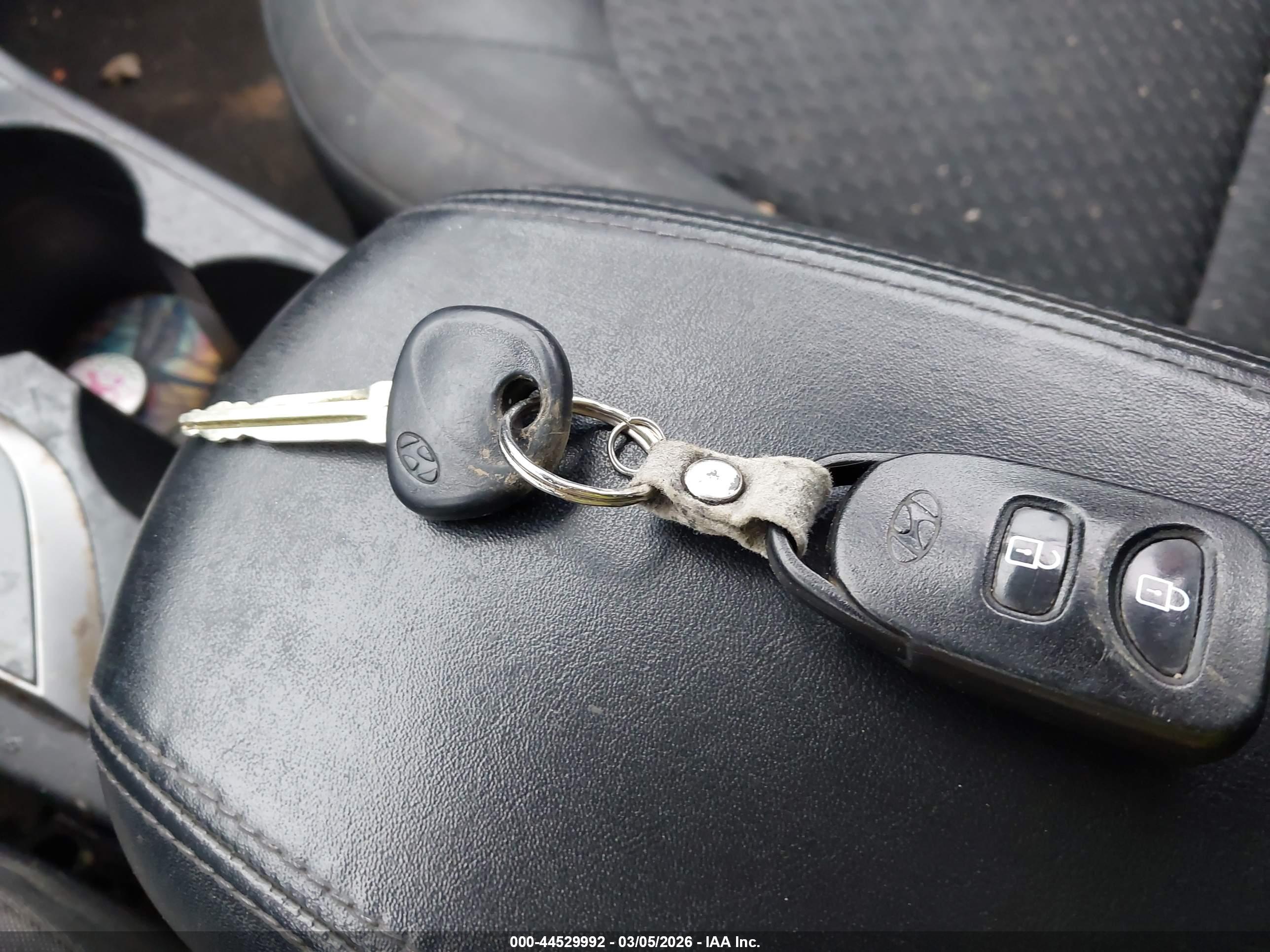 HYUNDAI TUCSON image 11