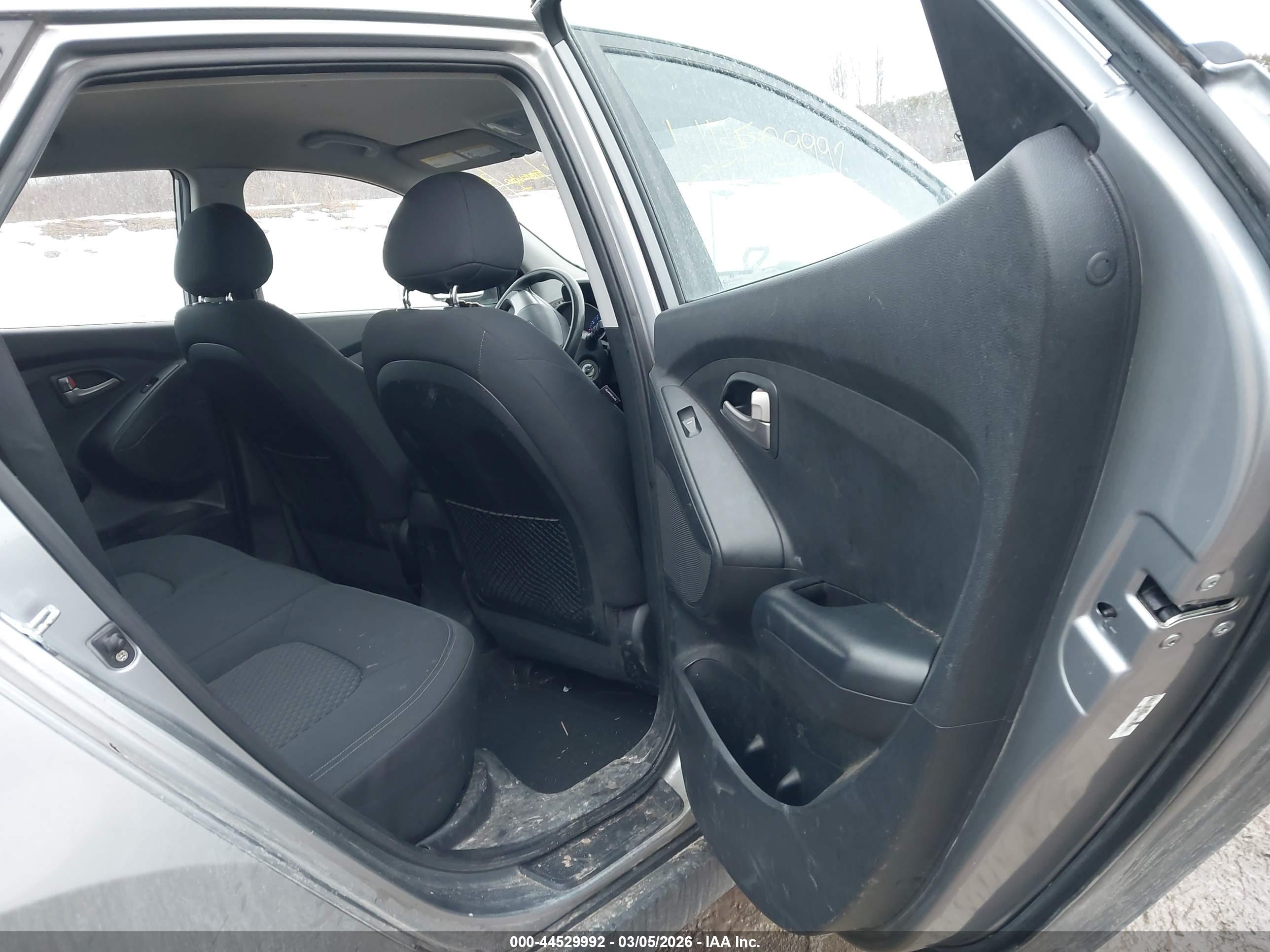 HYUNDAI TUCSON image 8