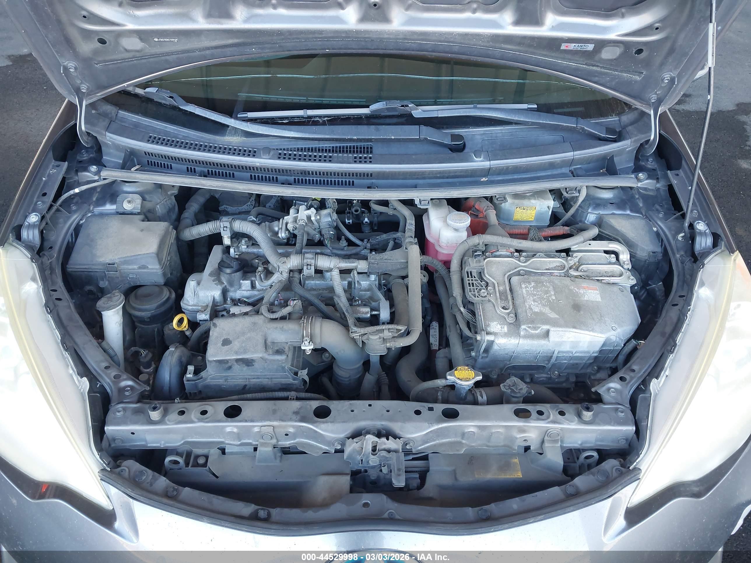 TOYOTA PRIUS image 10