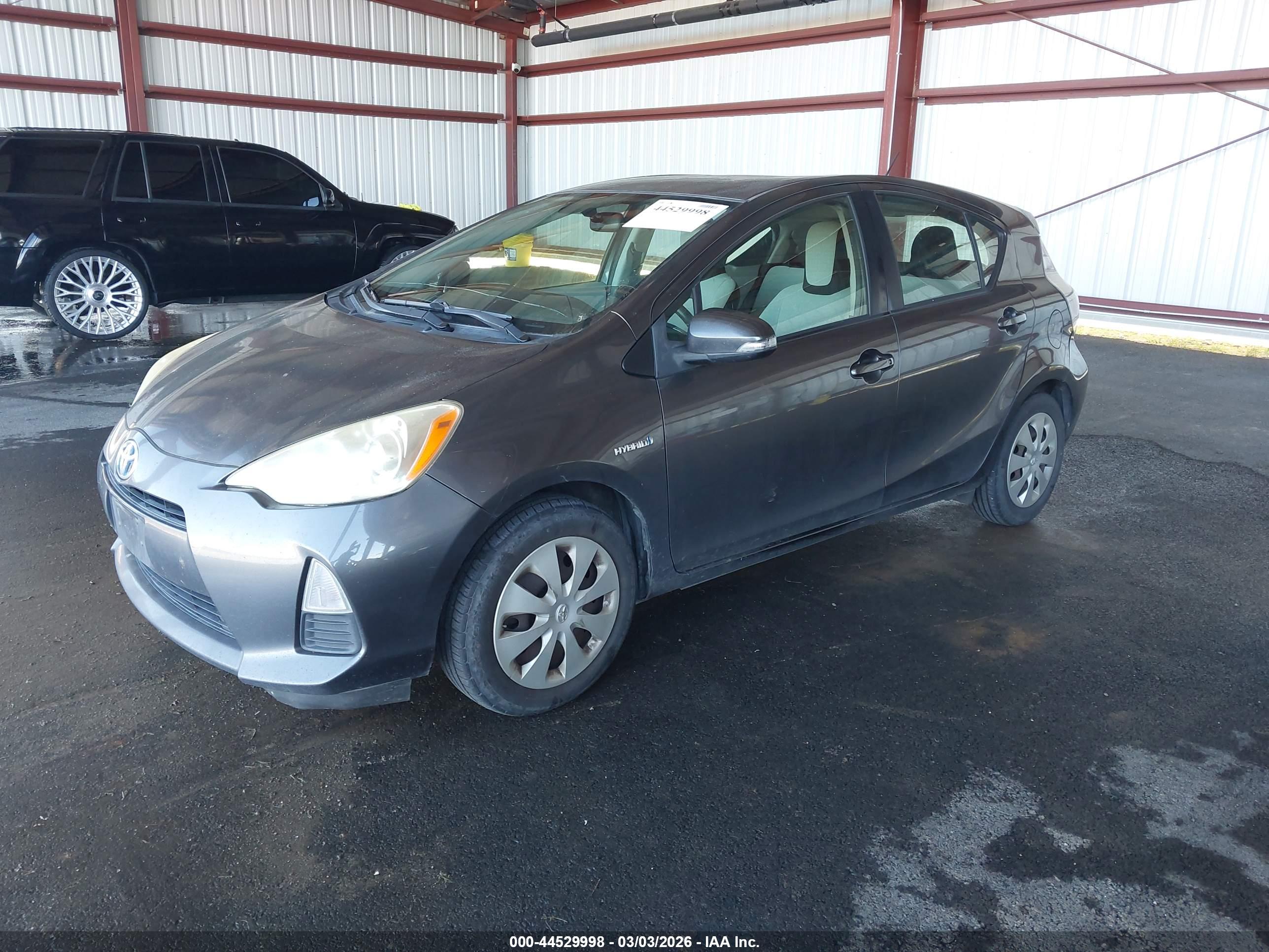 TOYOTA PRIUS image 2