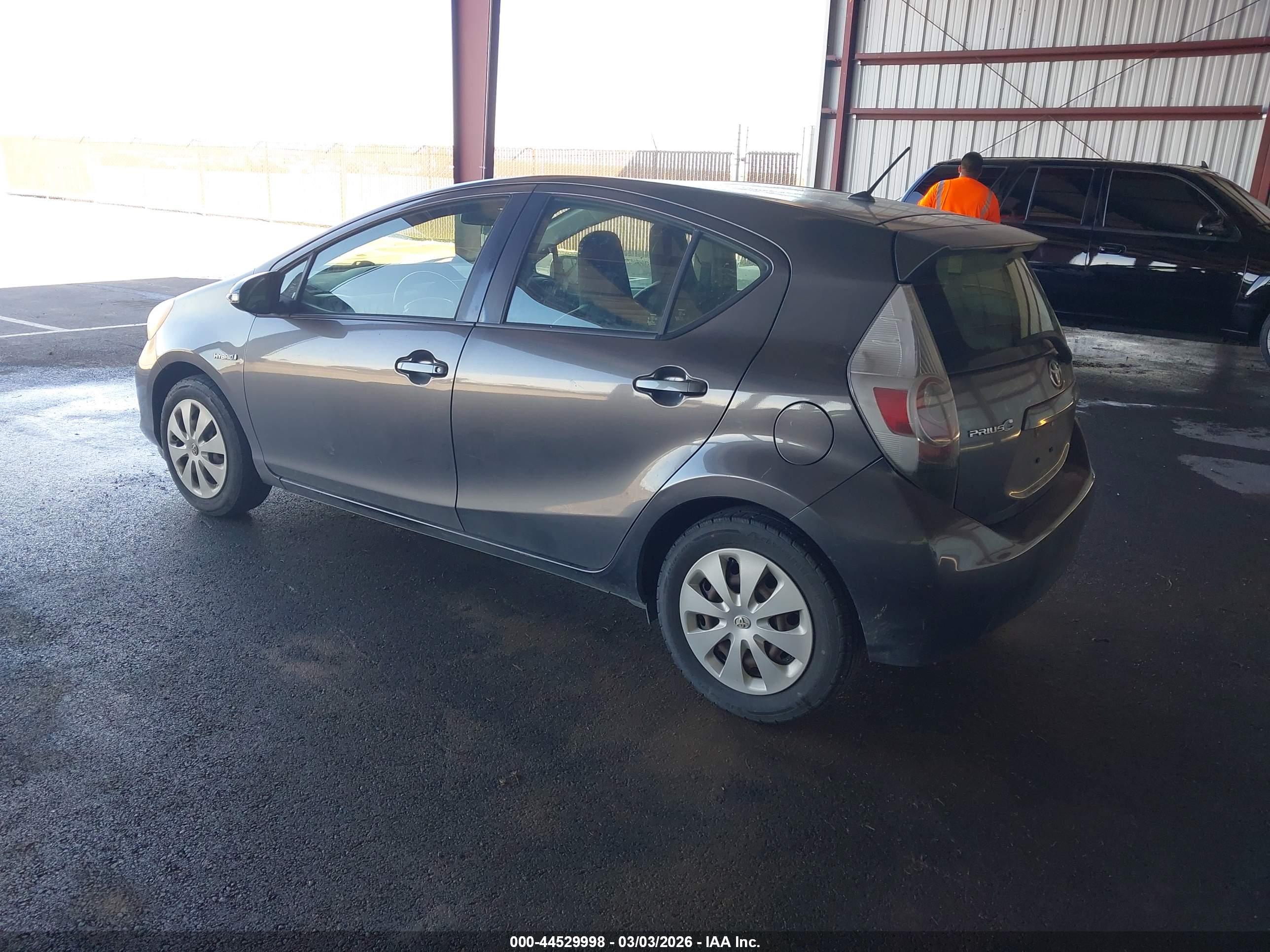 TOYOTA PRIUS image 3