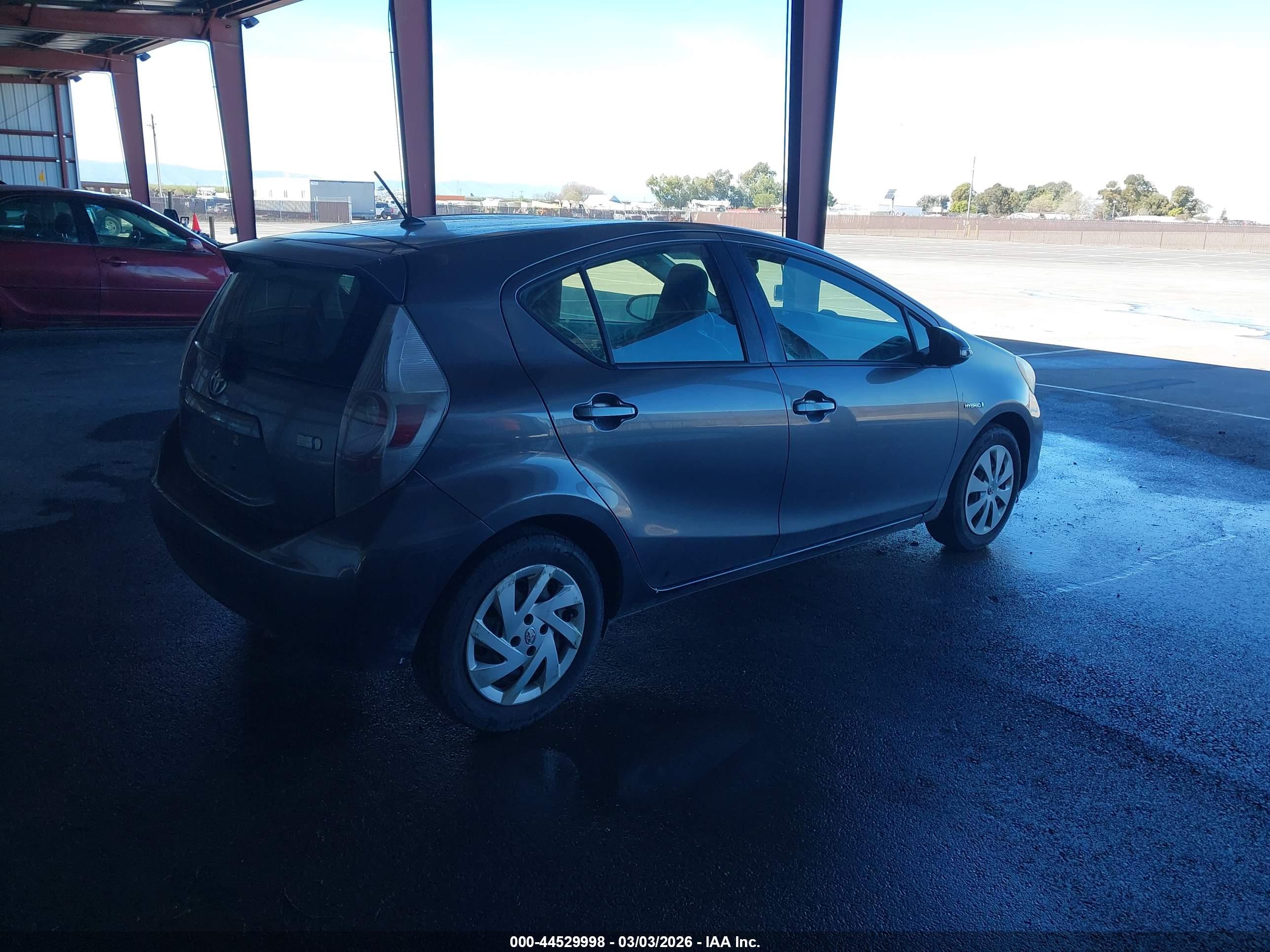 TOYOTA PRIUS image 4