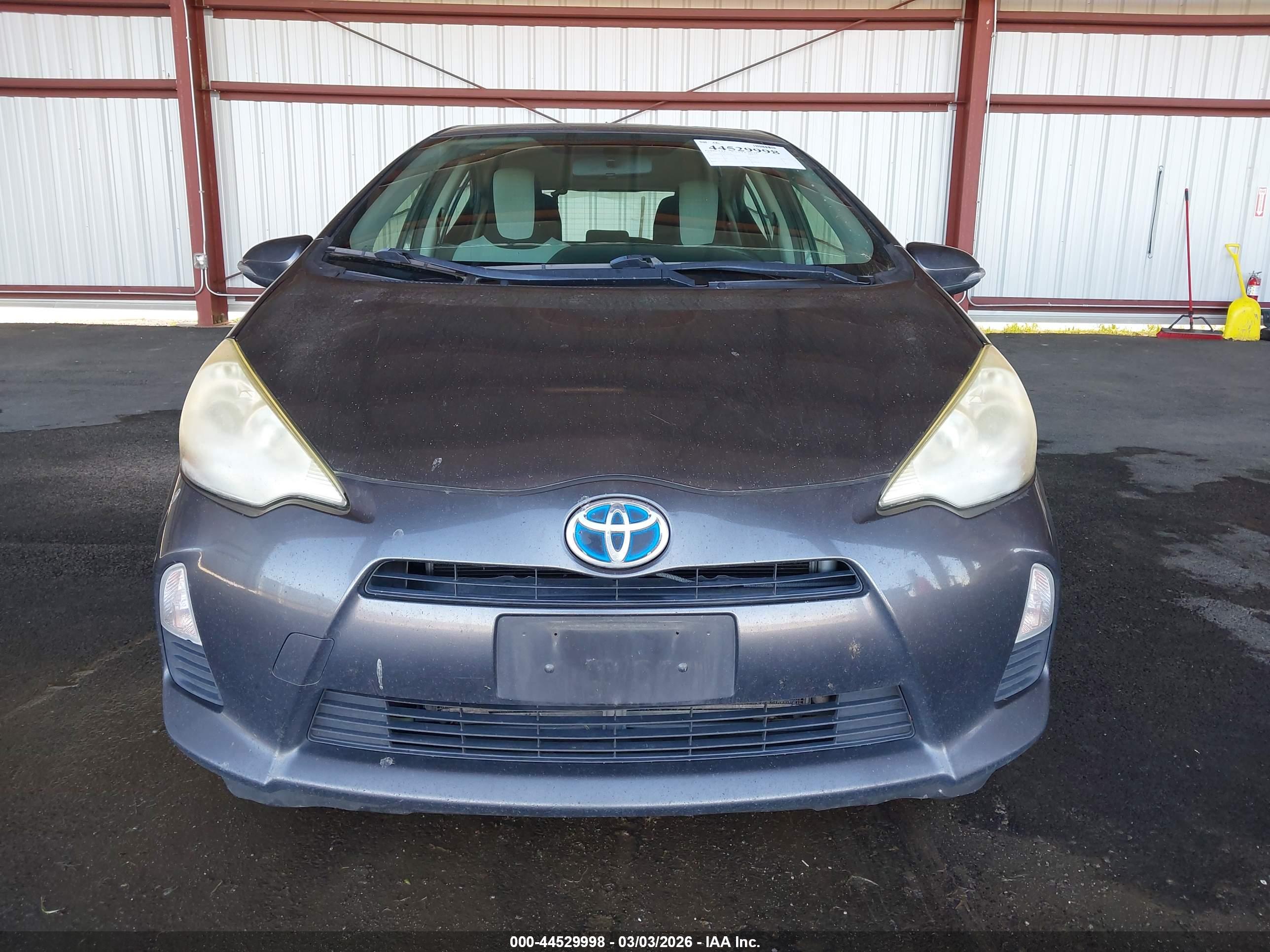 TOYOTA PRIUS image 6