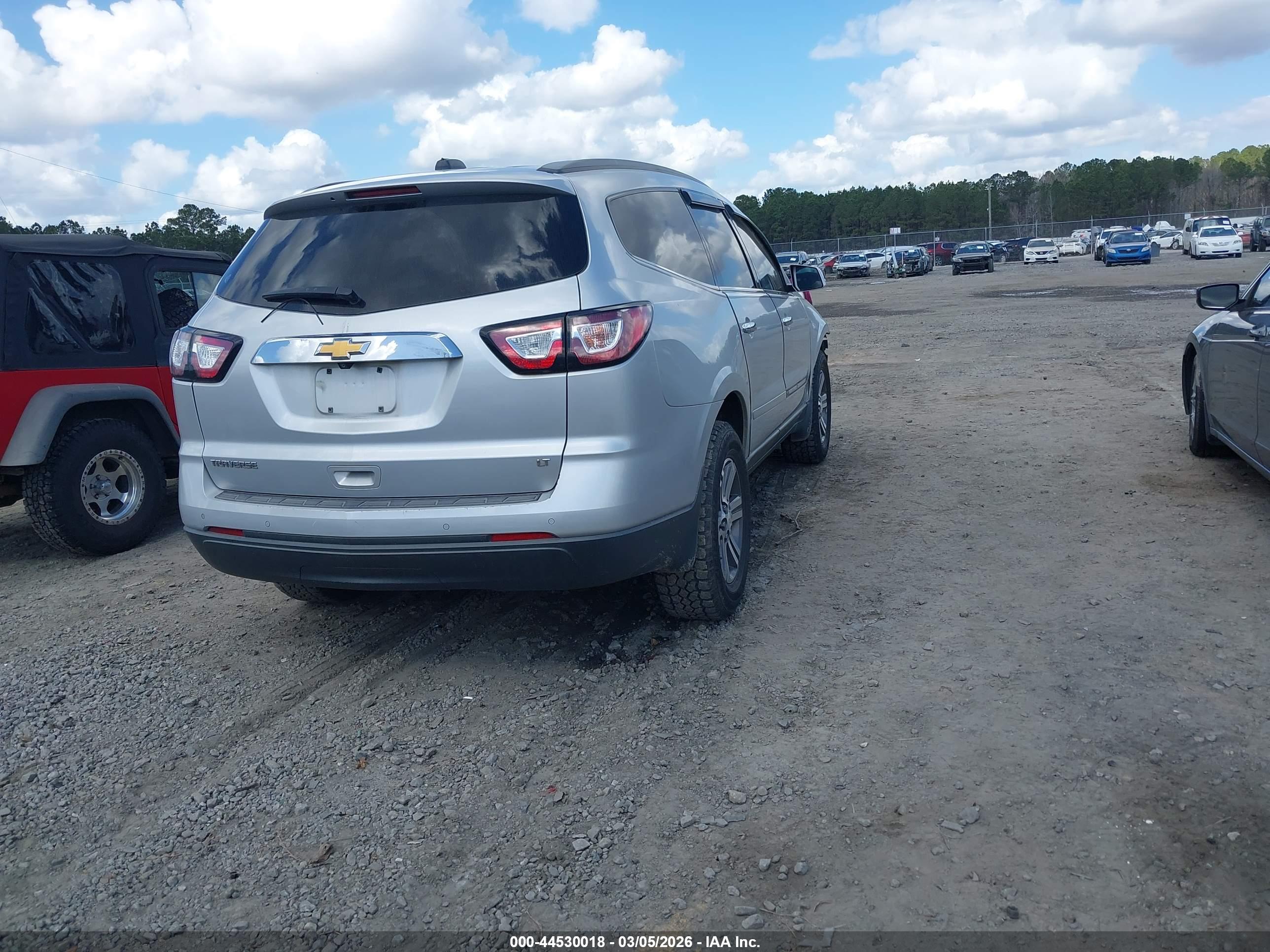 CHEVROLET TRAVERSE image 4