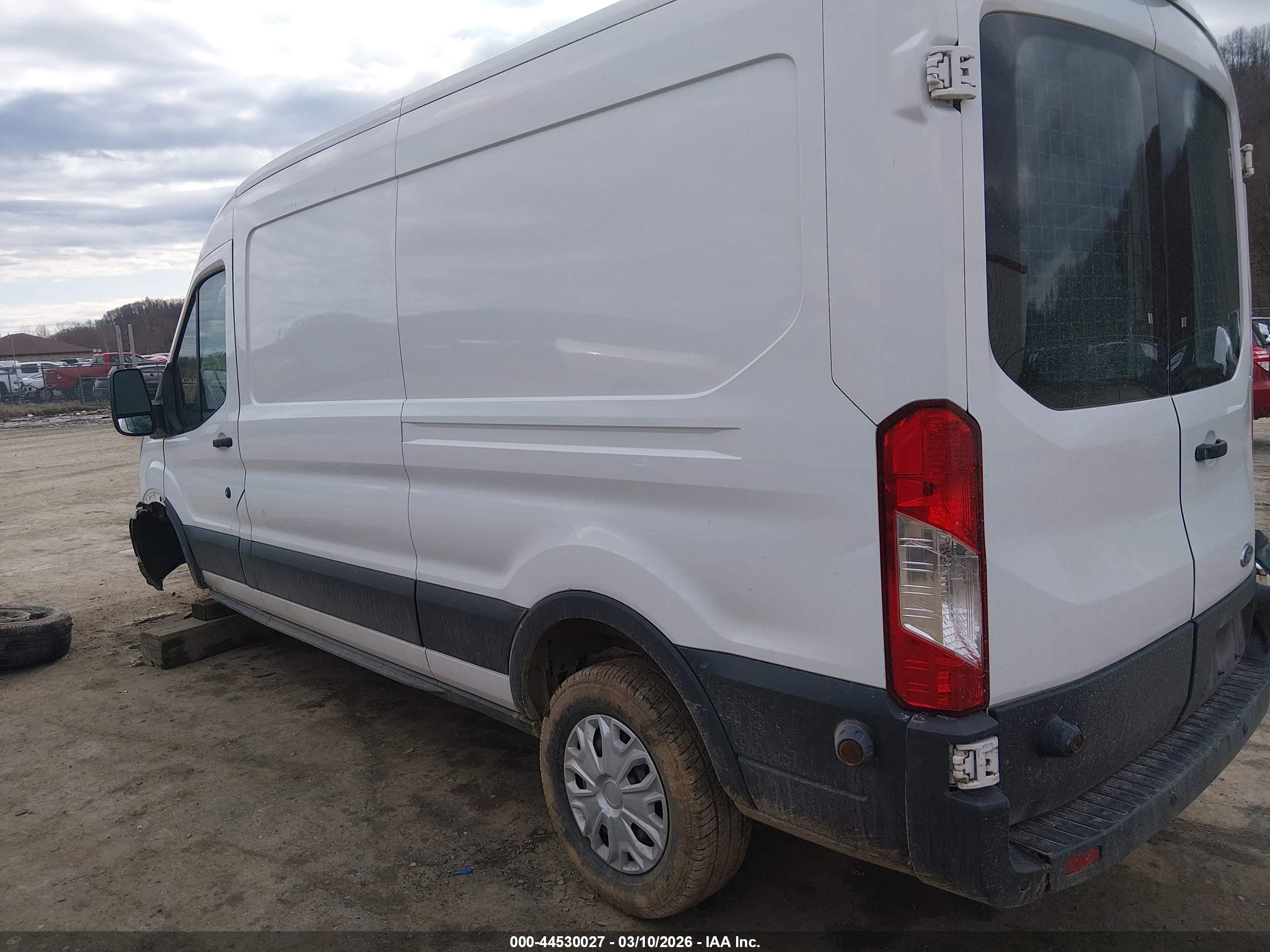 FORD TRANSIT-250 image 3