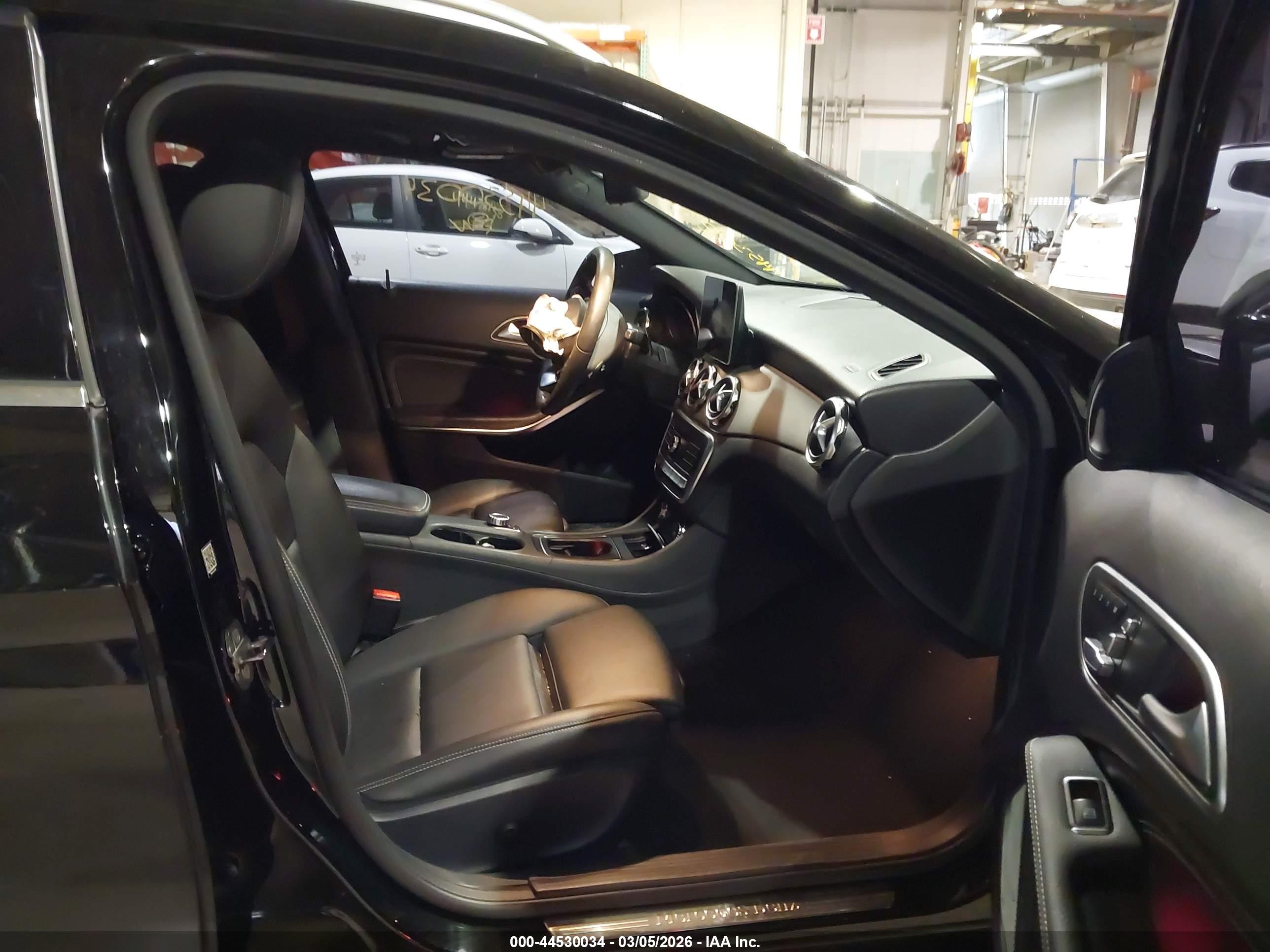 MERCEDES-BENZ GLA image 5