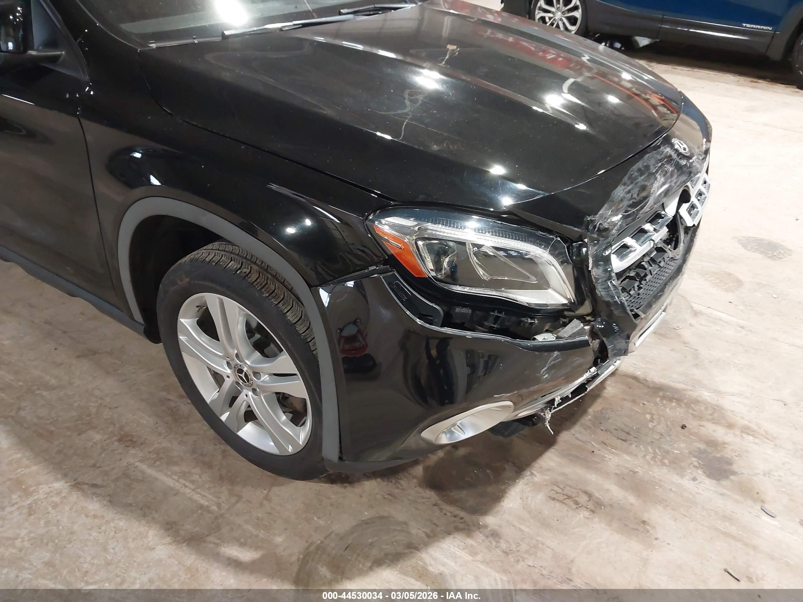 MERCEDES-BENZ GLA image 6