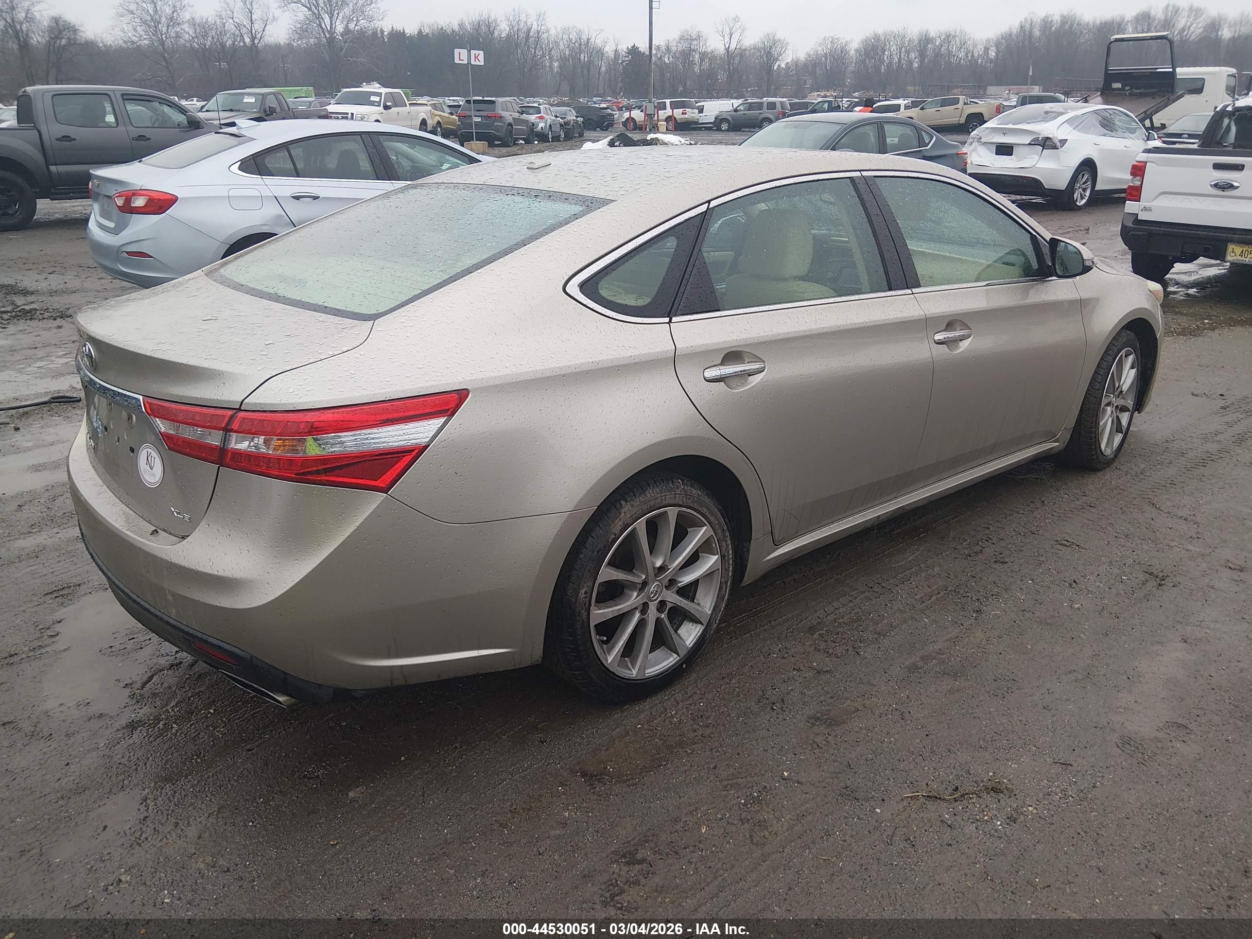 TOYOTA AVALON image 2