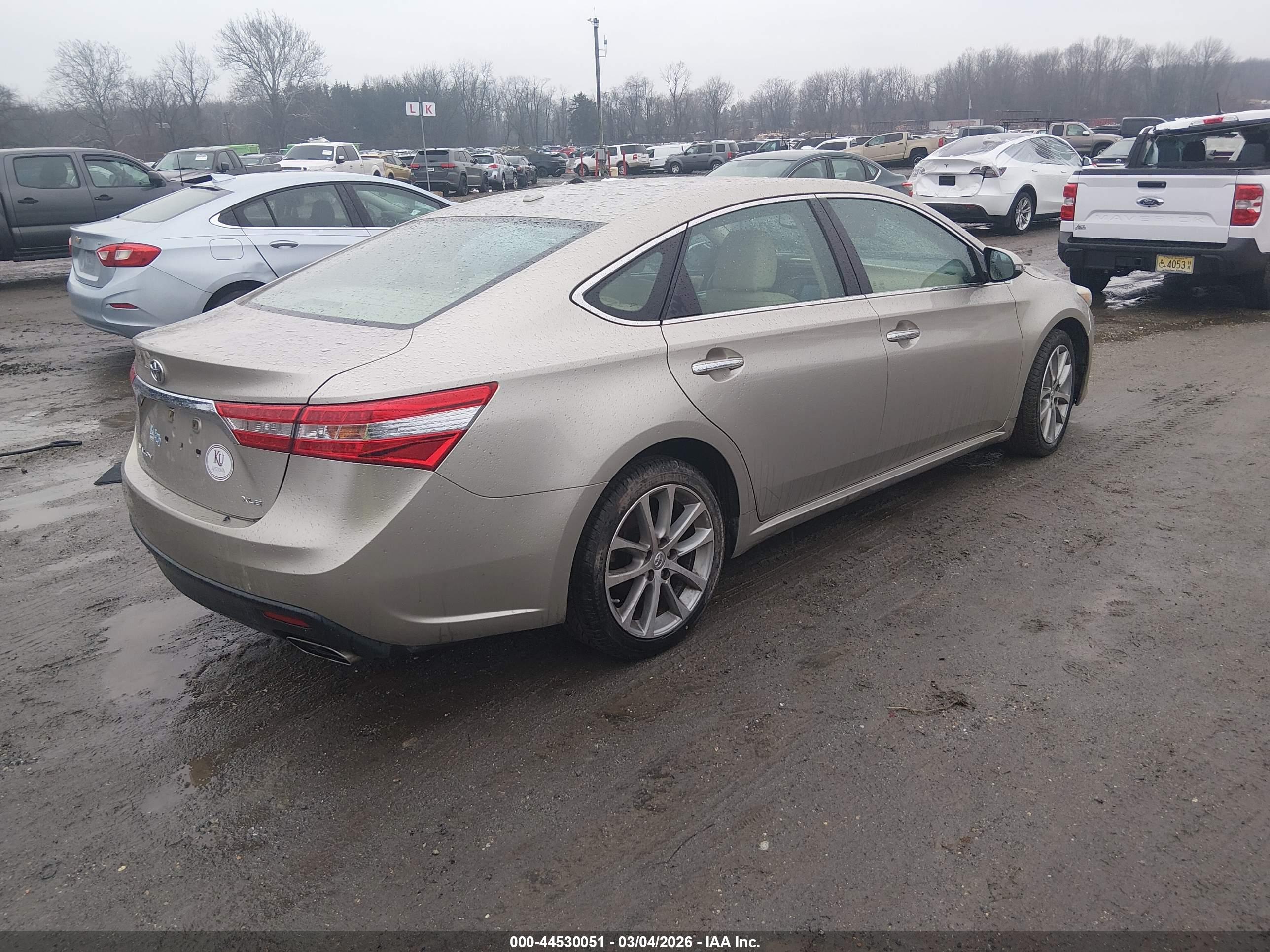 TOYOTA AVALON image 4
