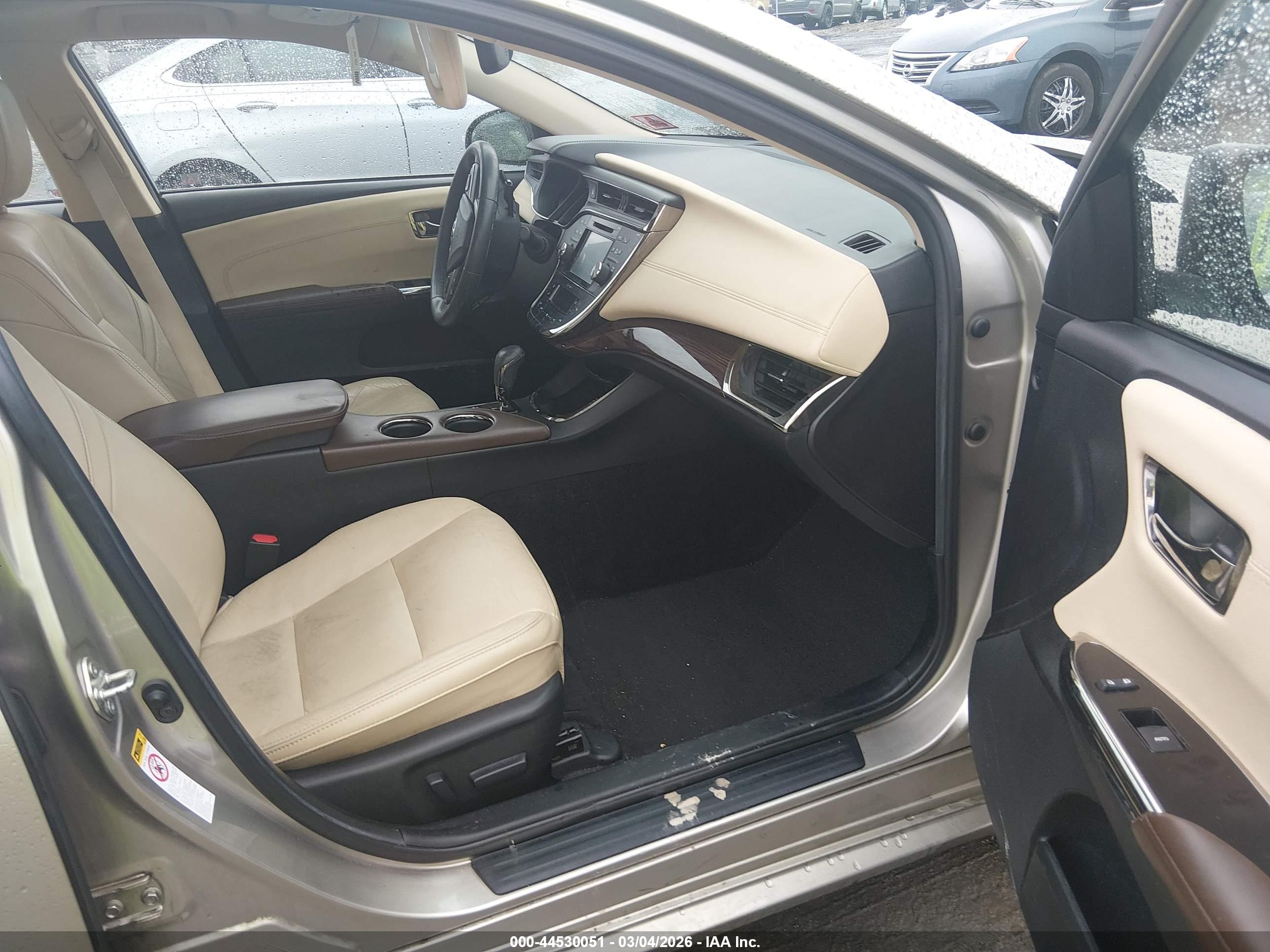 TOYOTA AVALON image 5