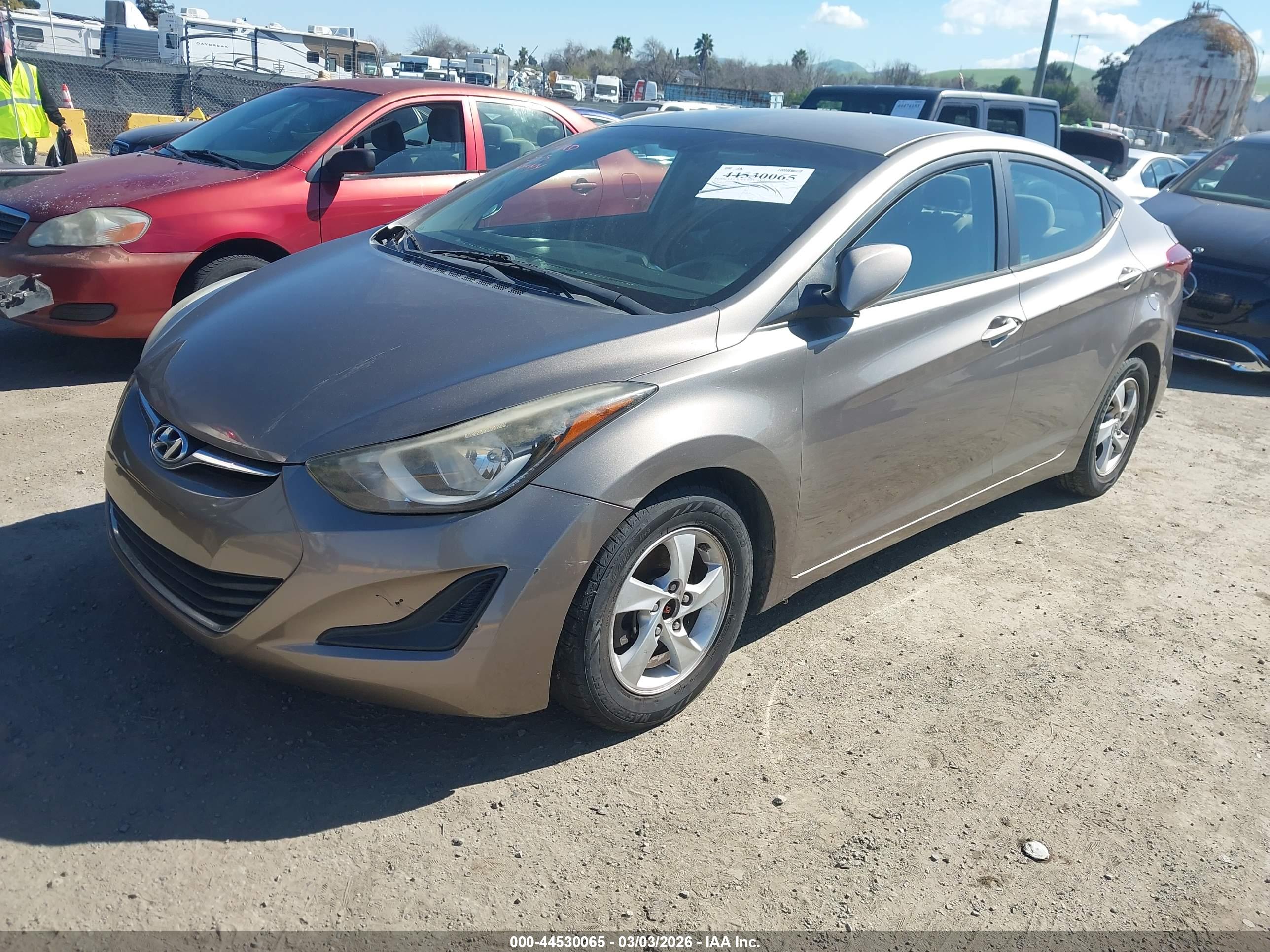 HYUNDAI ELANTRA image 2