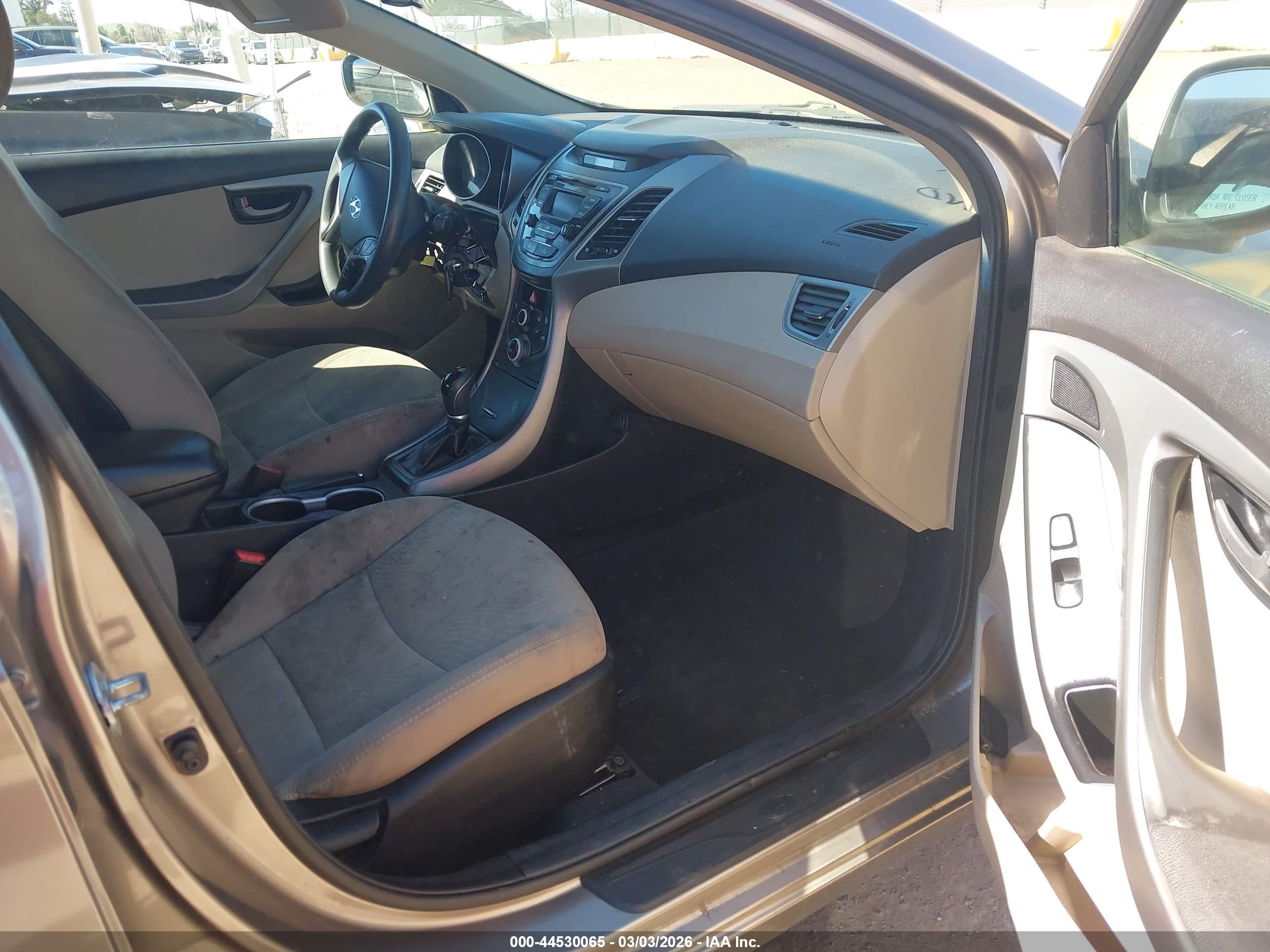 HYUNDAI ELANTRA image 5