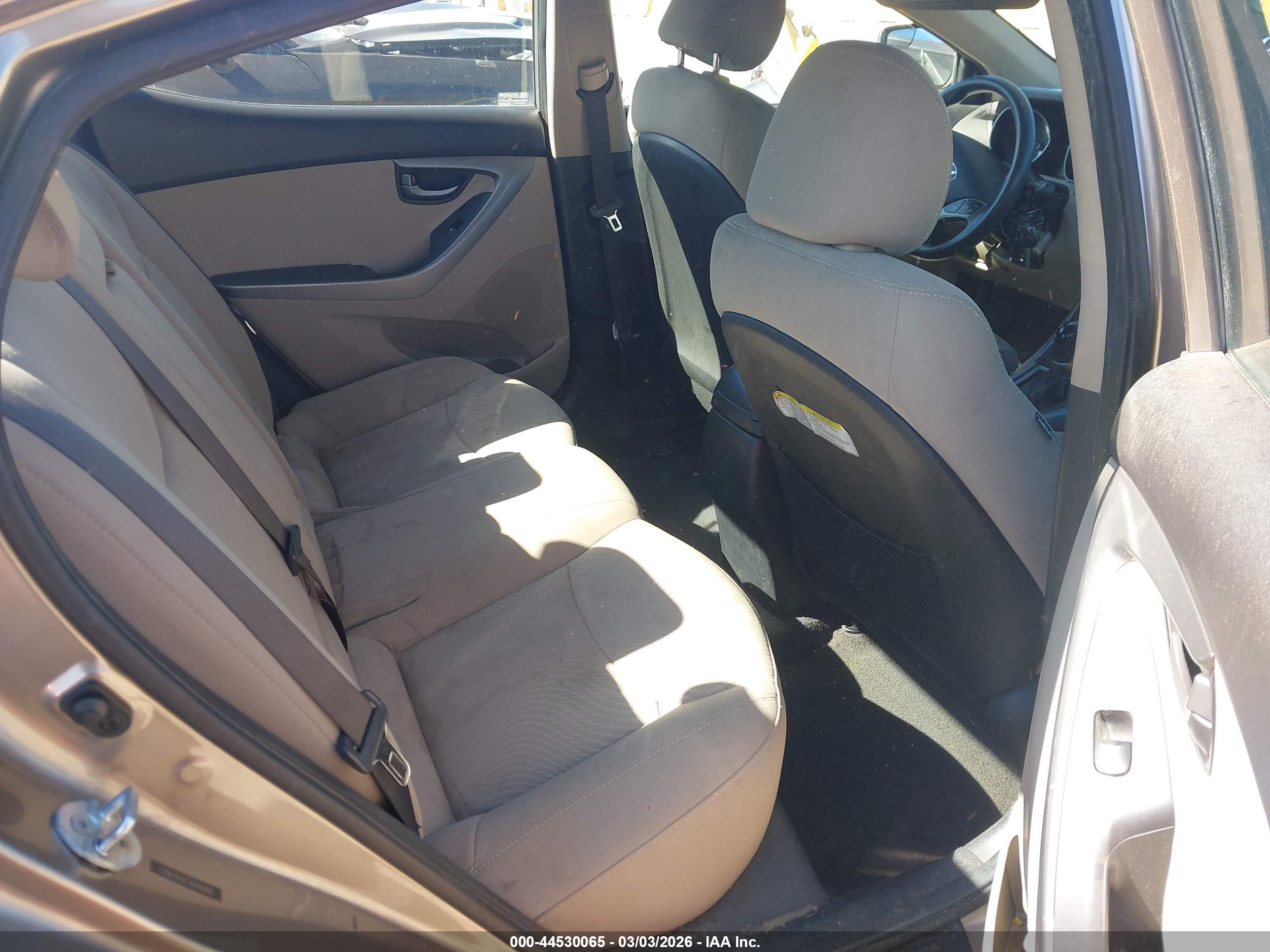 HYUNDAI ELANTRA image 8