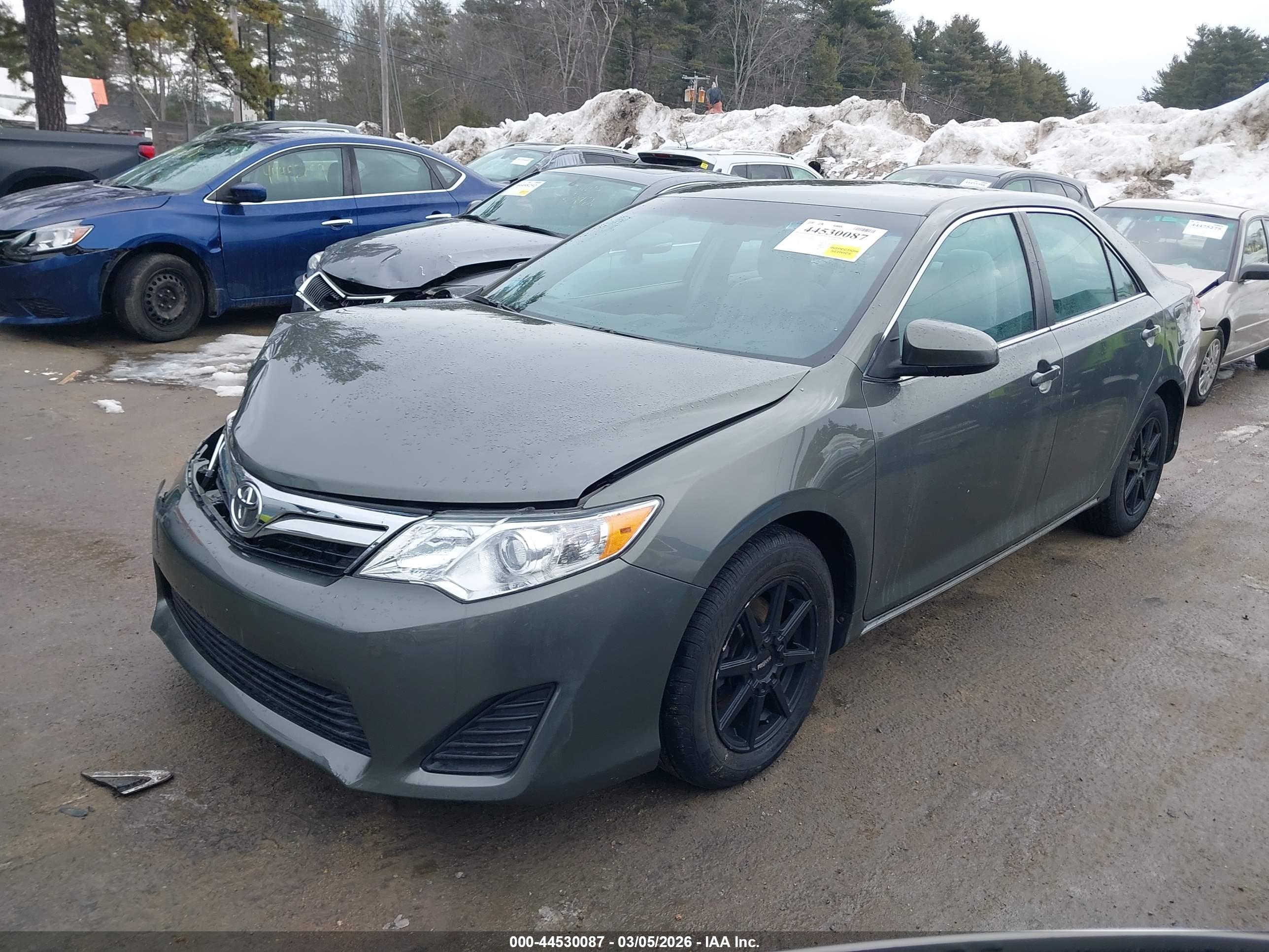 TOYOTA CAMRY image 2