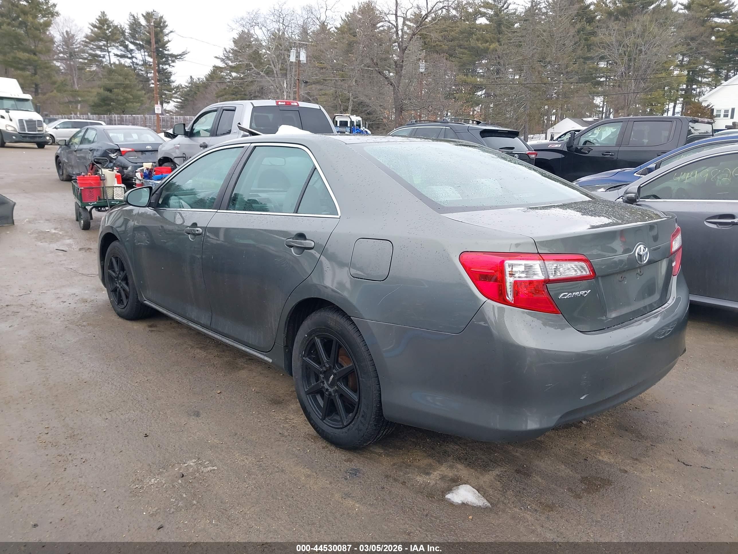 TOYOTA CAMRY image 3