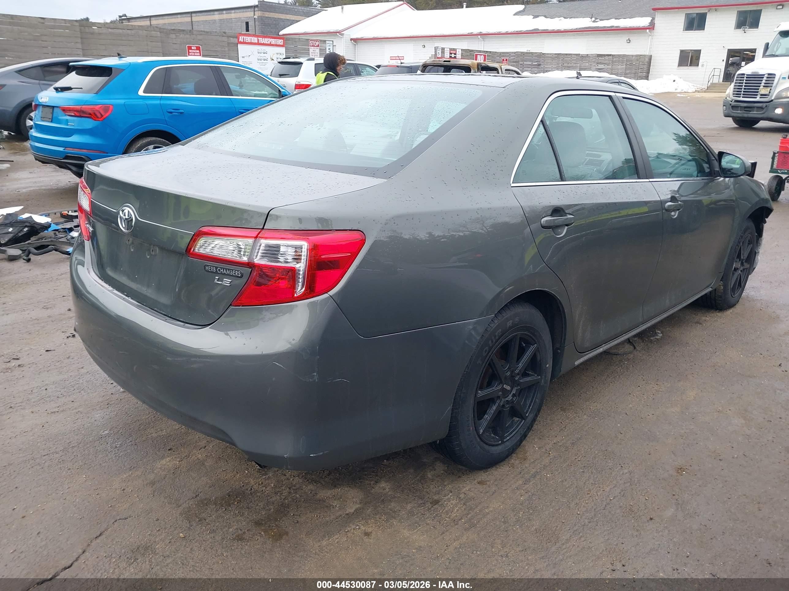 TOYOTA CAMRY image 4