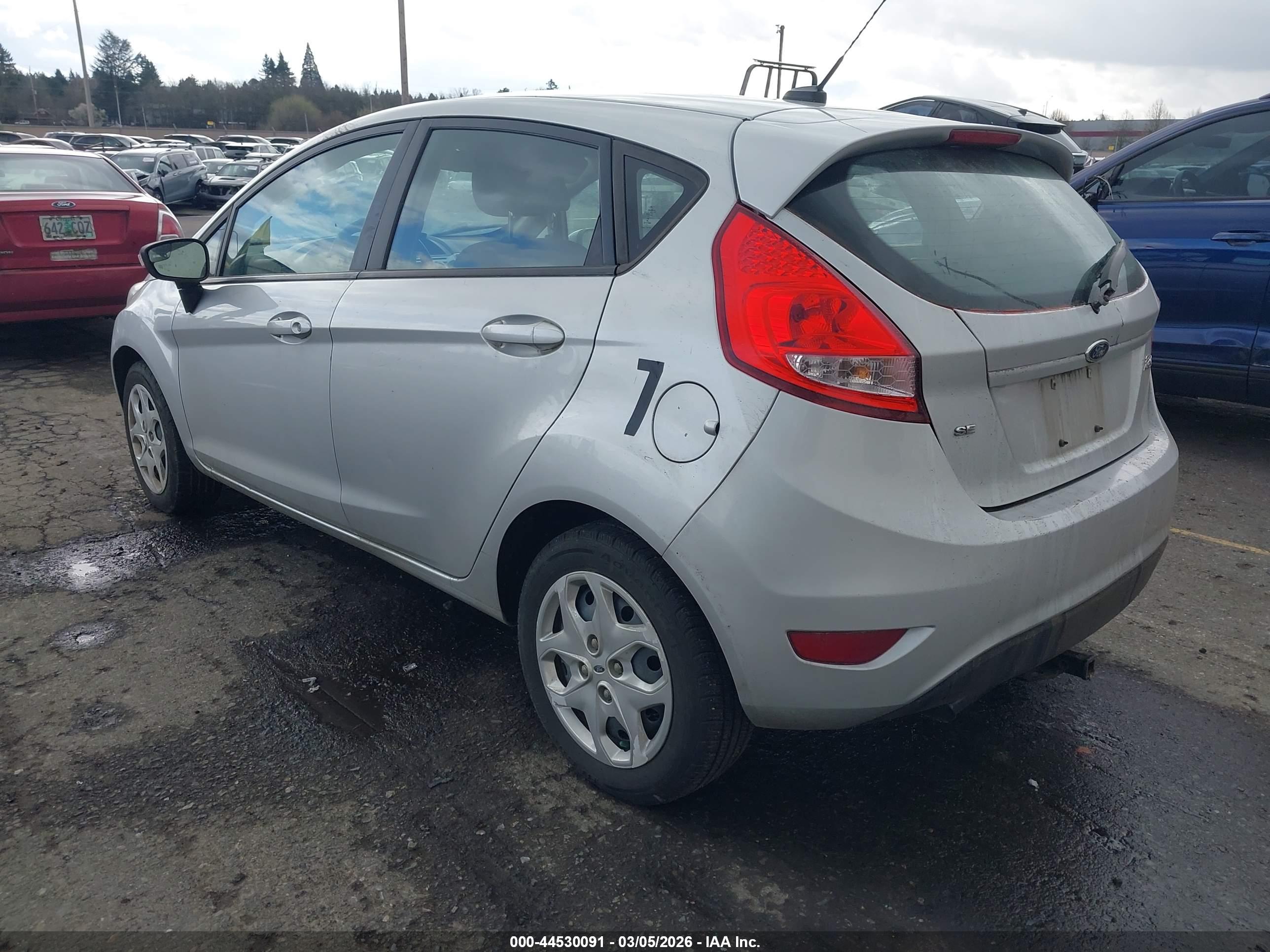 FORD FIESTA image 3