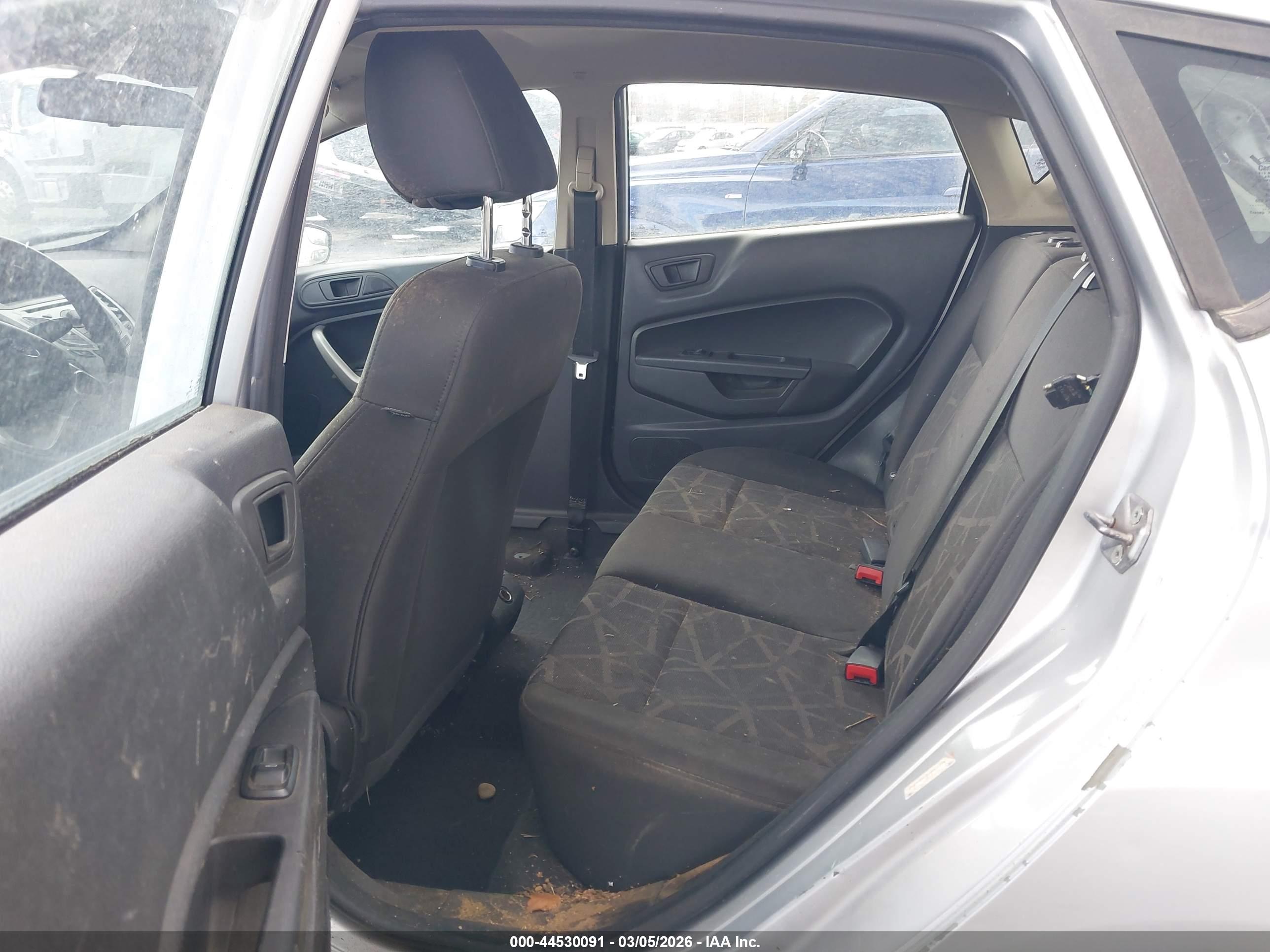 FORD FIESTA image 8