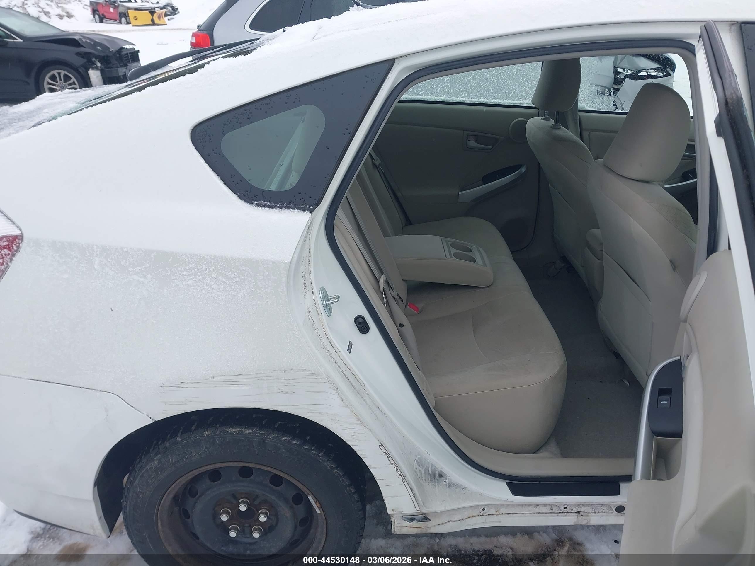 TOYOTA PRIUS image 8