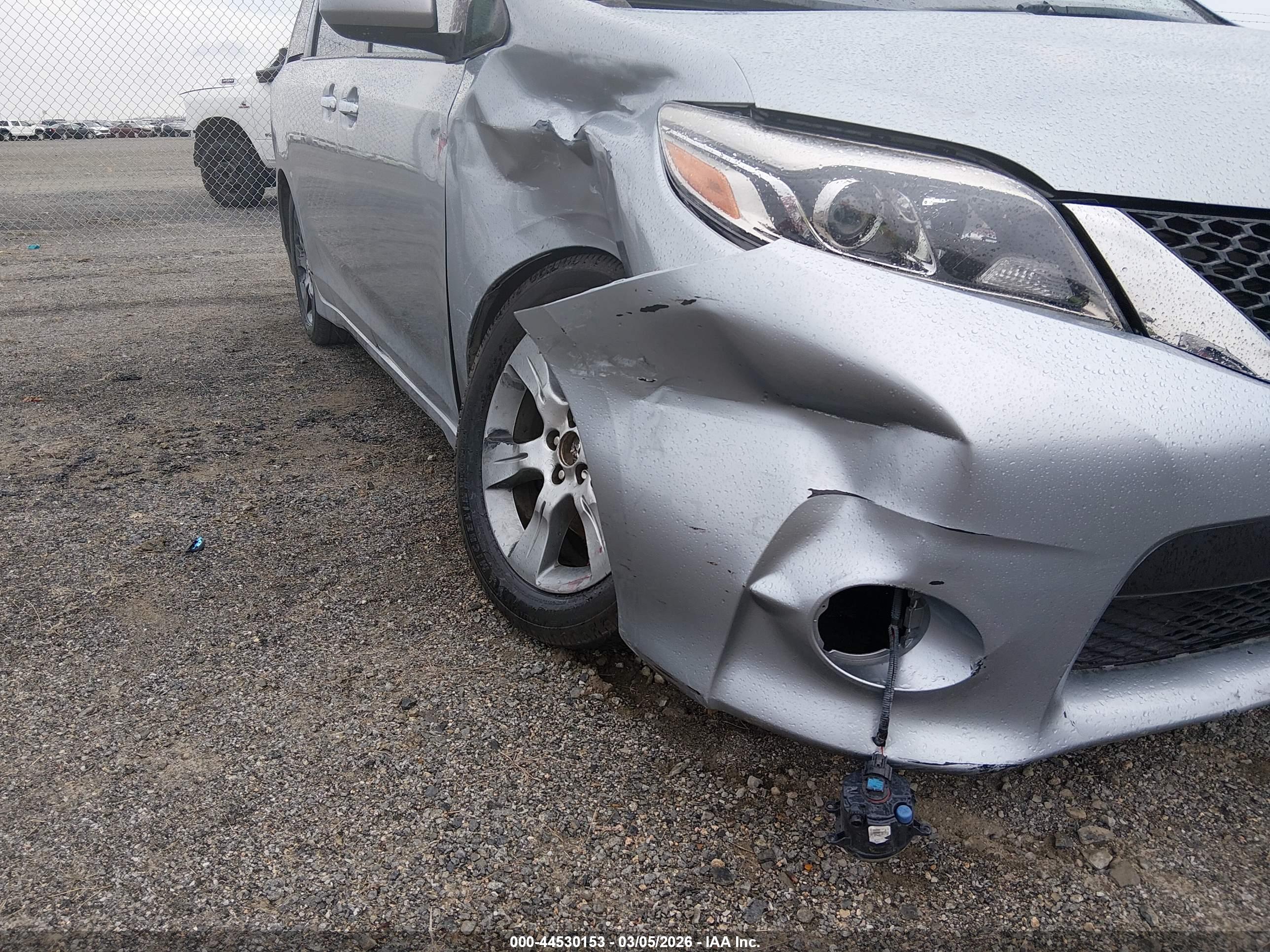 TOYOTA SIENNA image 6