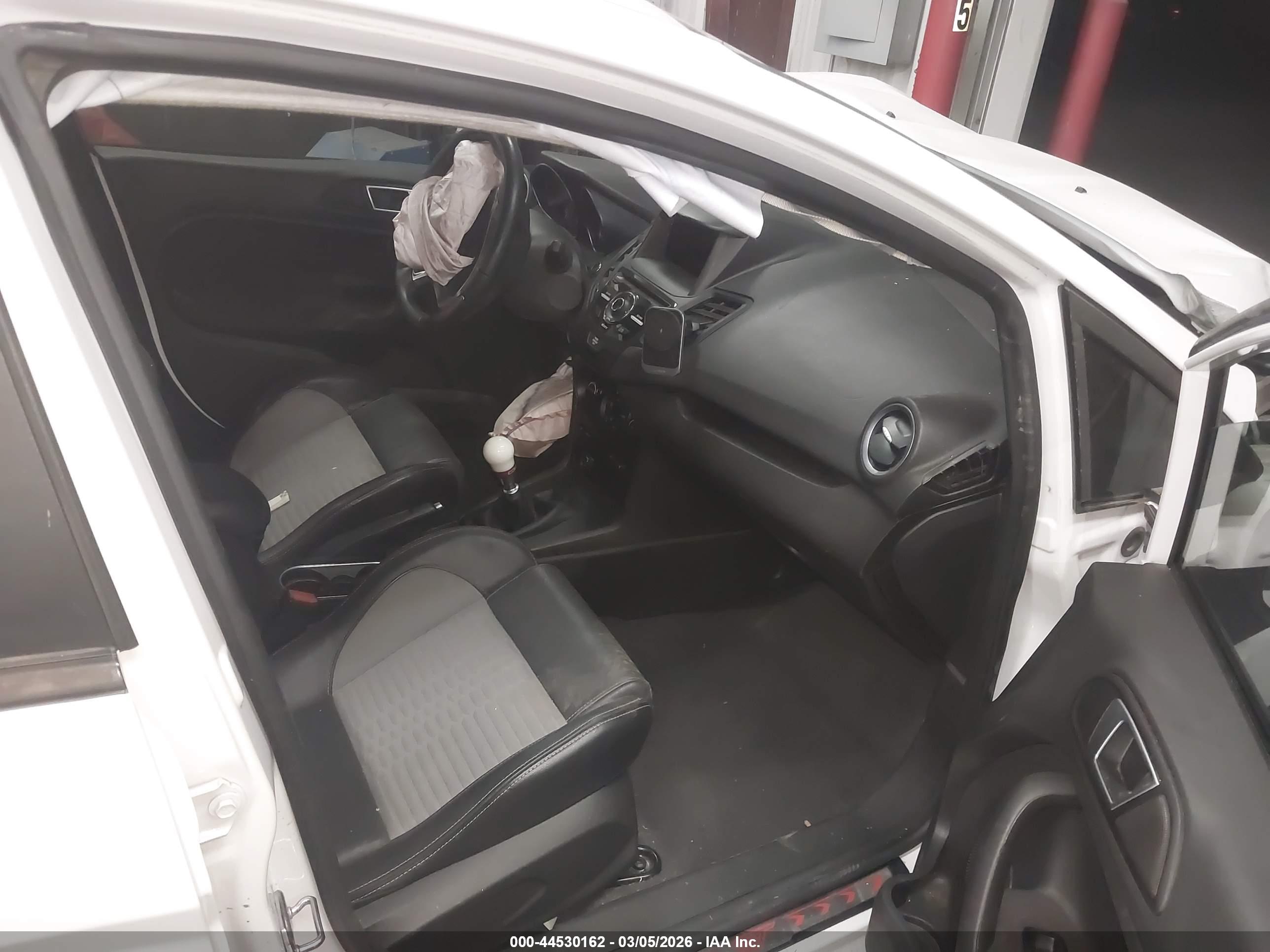 FORD FIESTA image 5