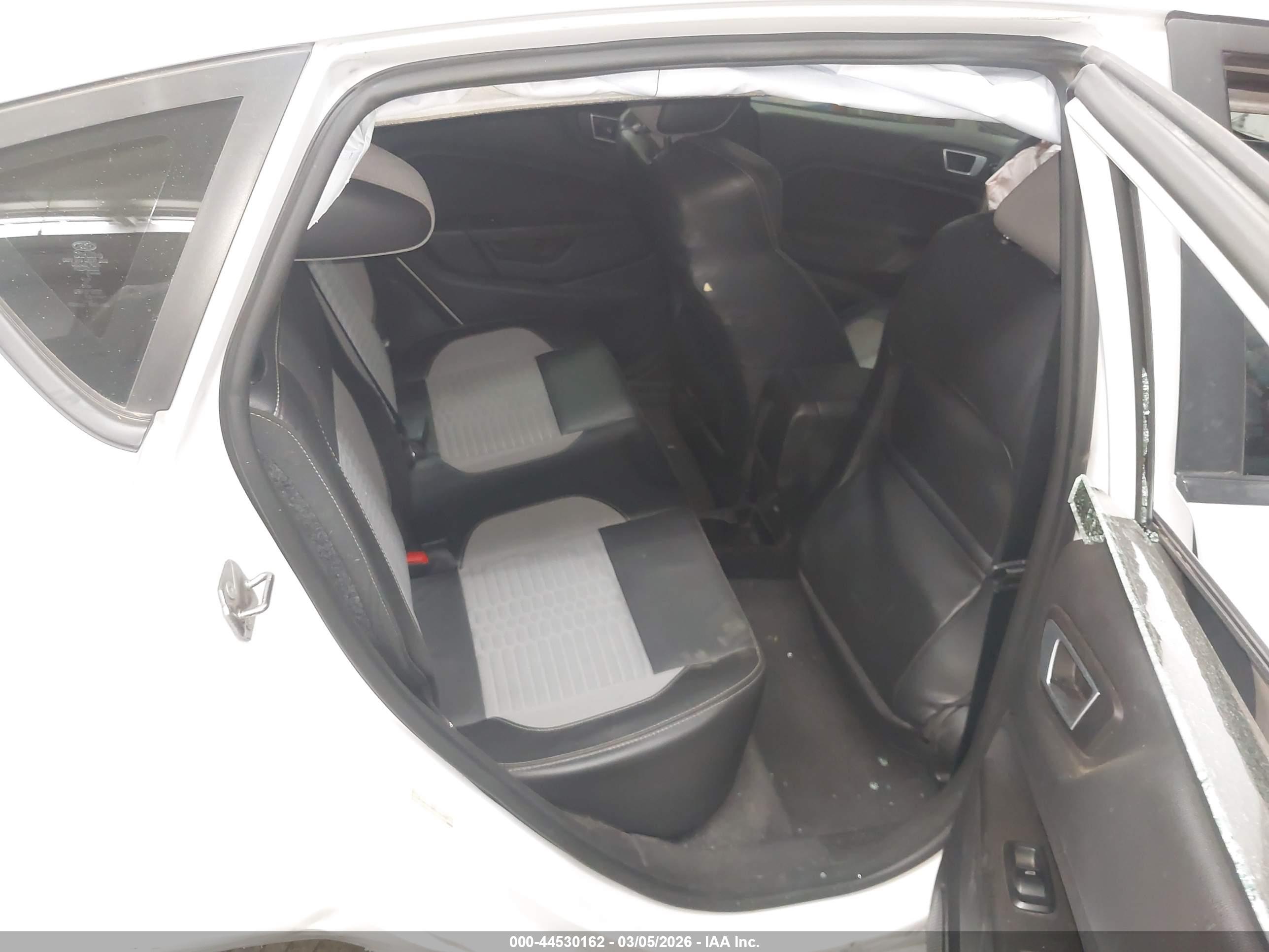 FORD FIESTA image 8