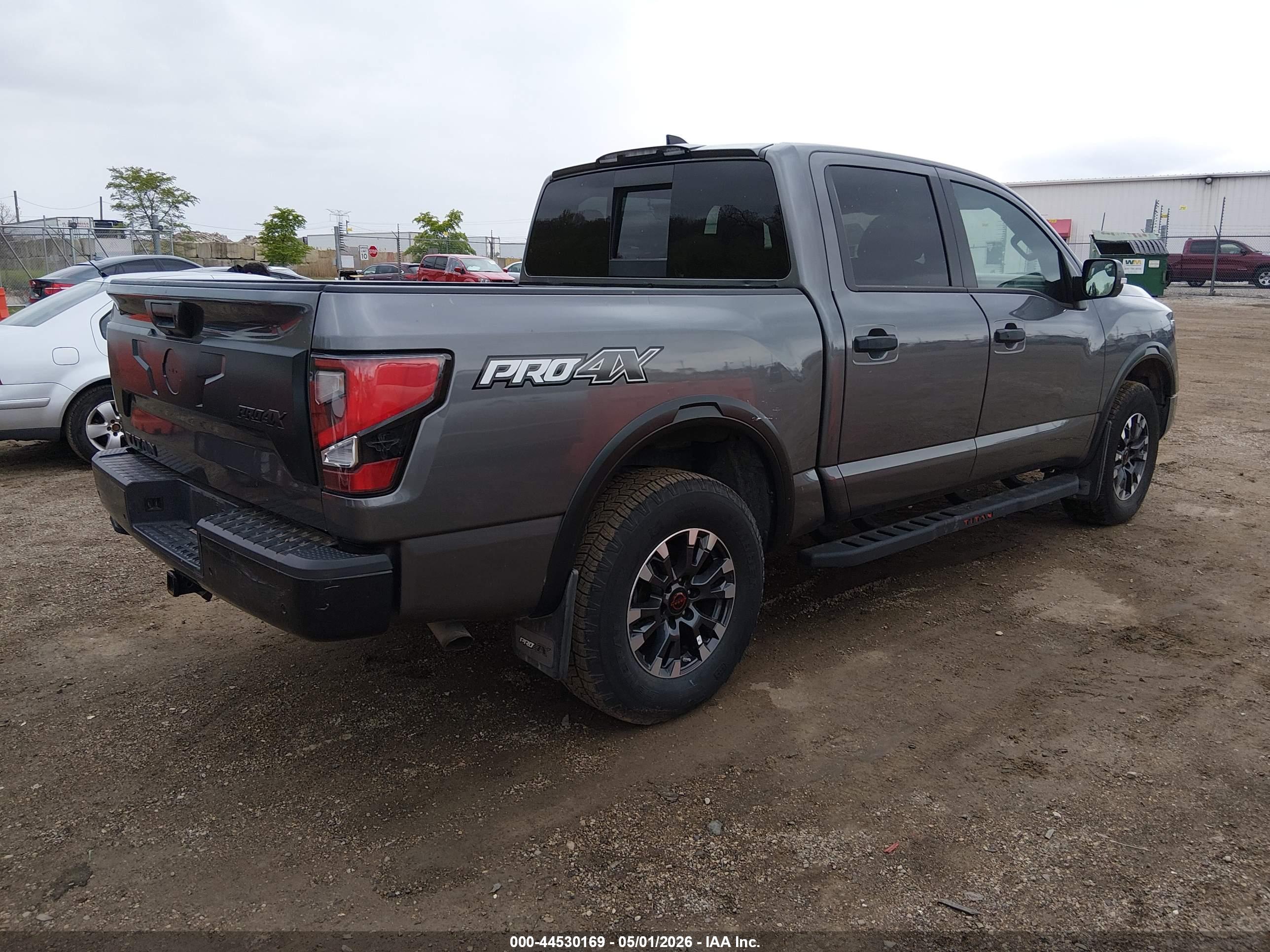 NISSAN TITAN image 4