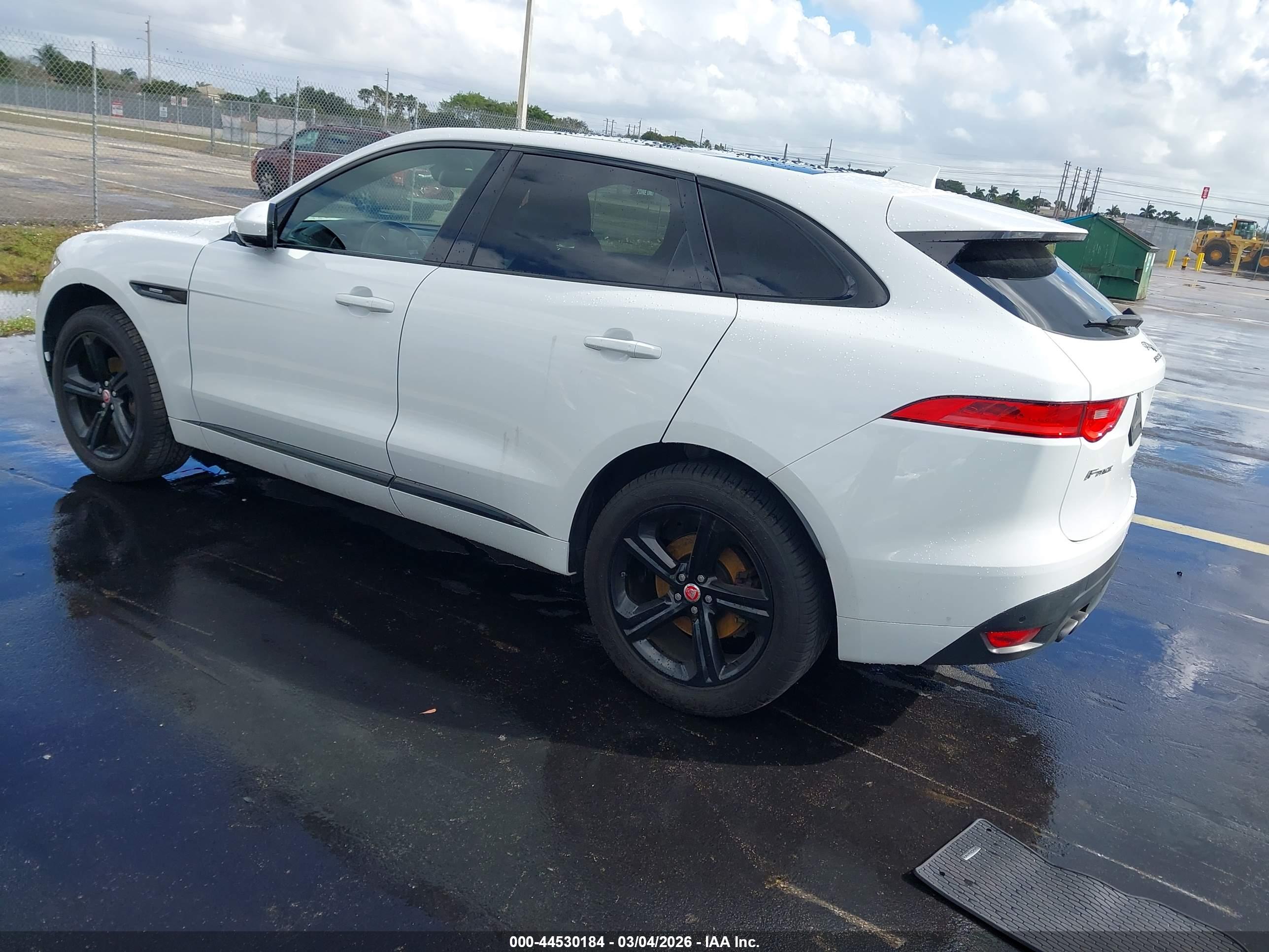 JAGUAR F-PACE image 3
