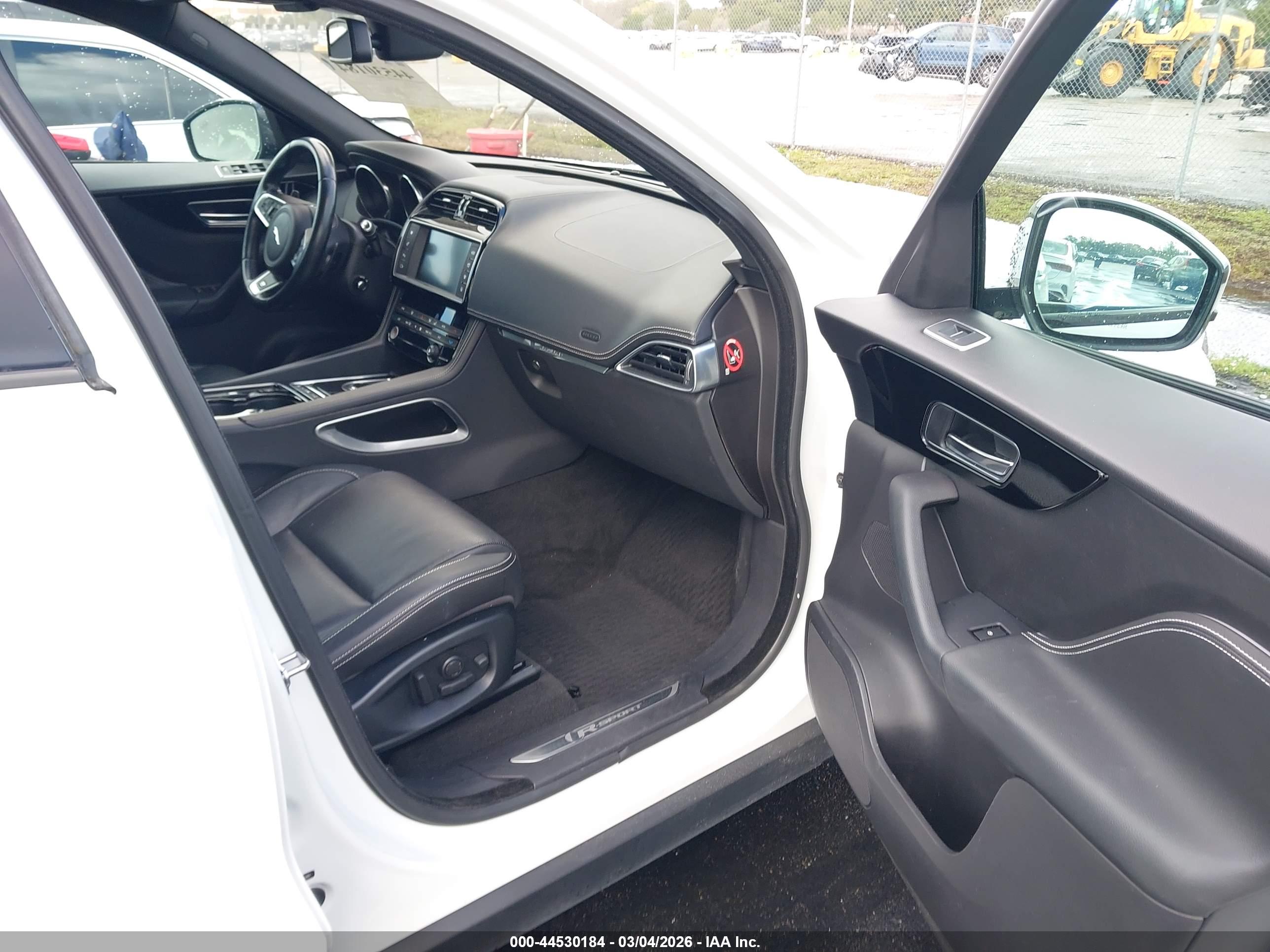 JAGUAR F-PACE image 5