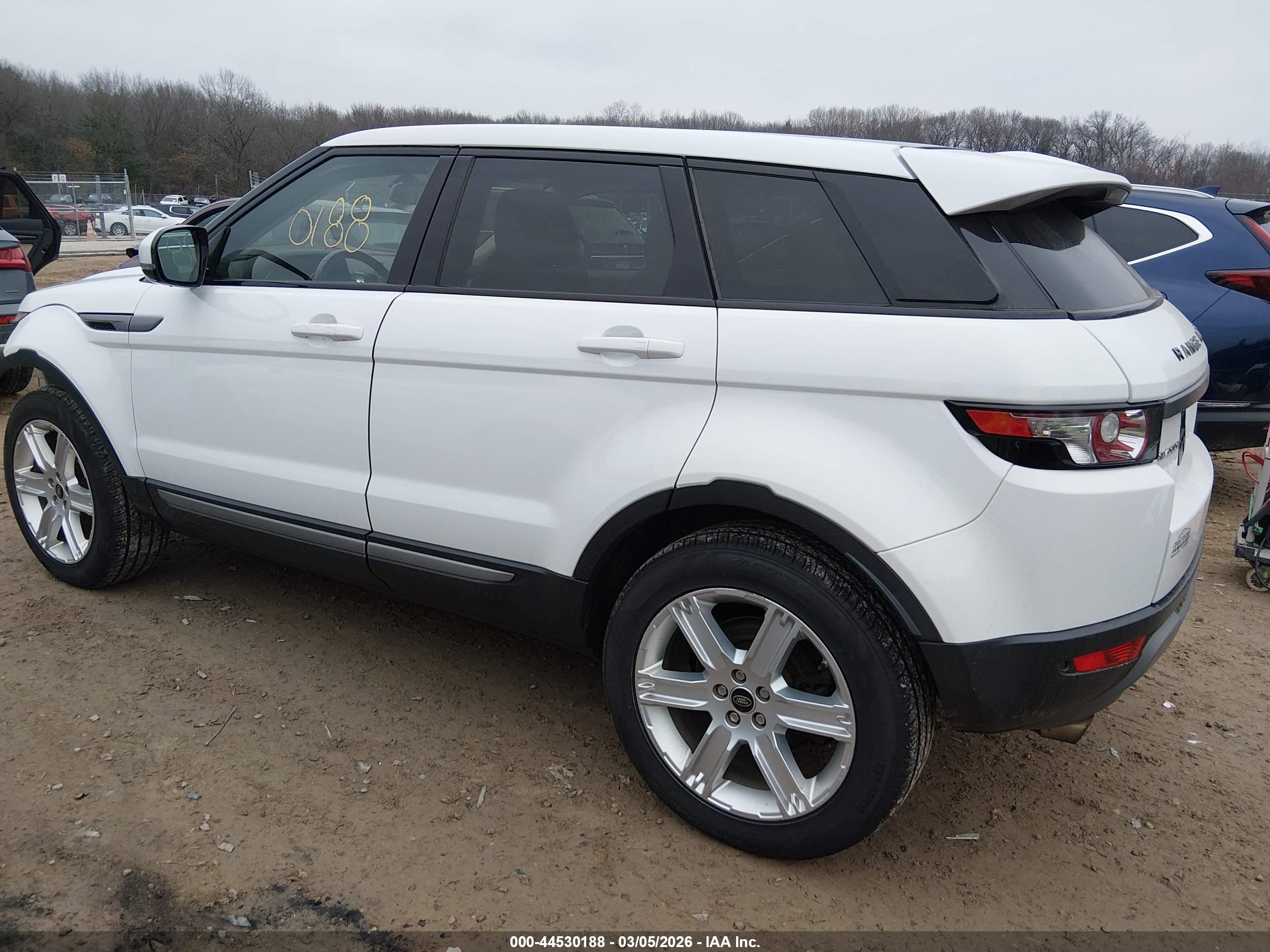 LAND ROVER image 3