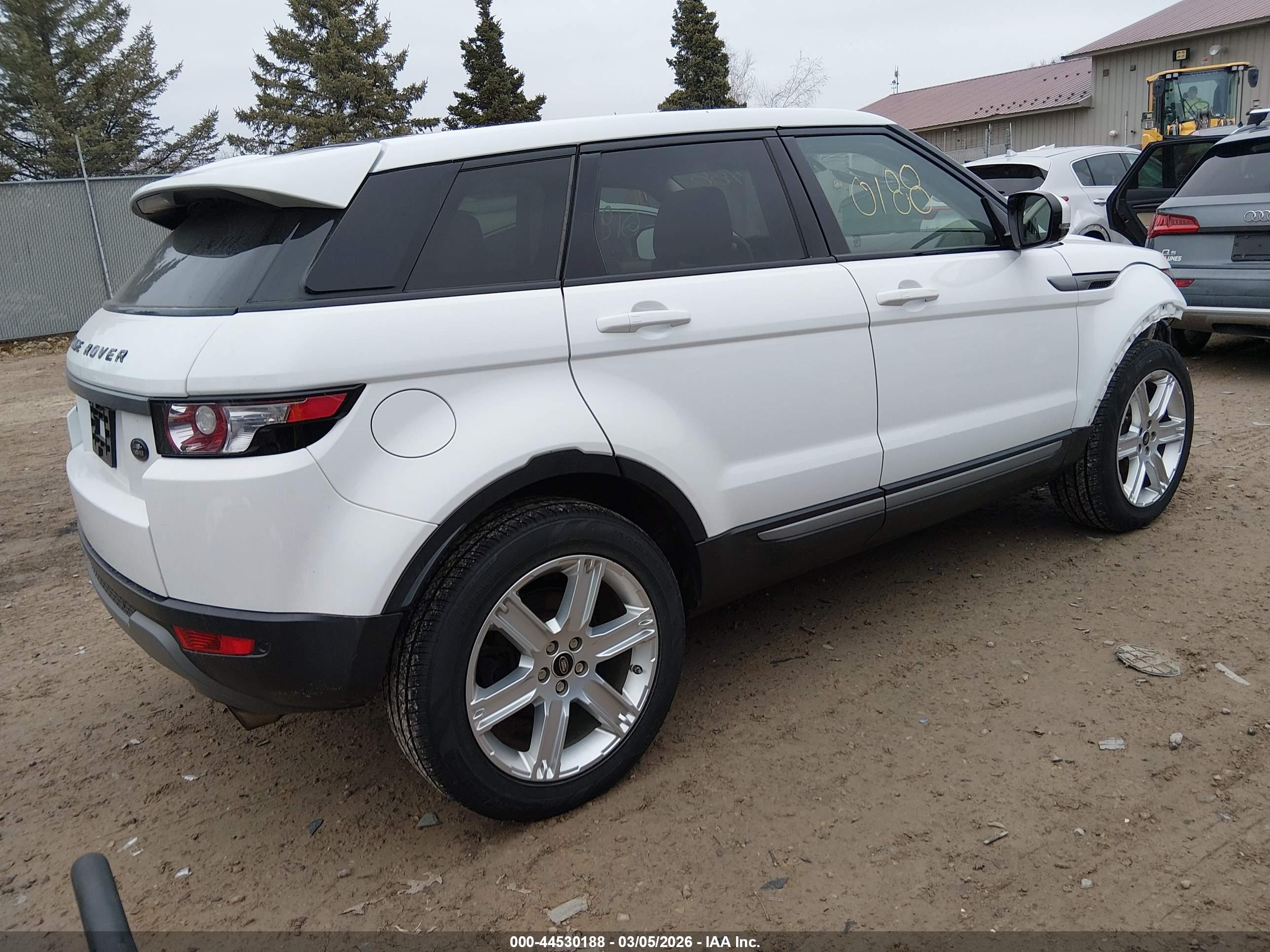 LAND ROVER image 4
