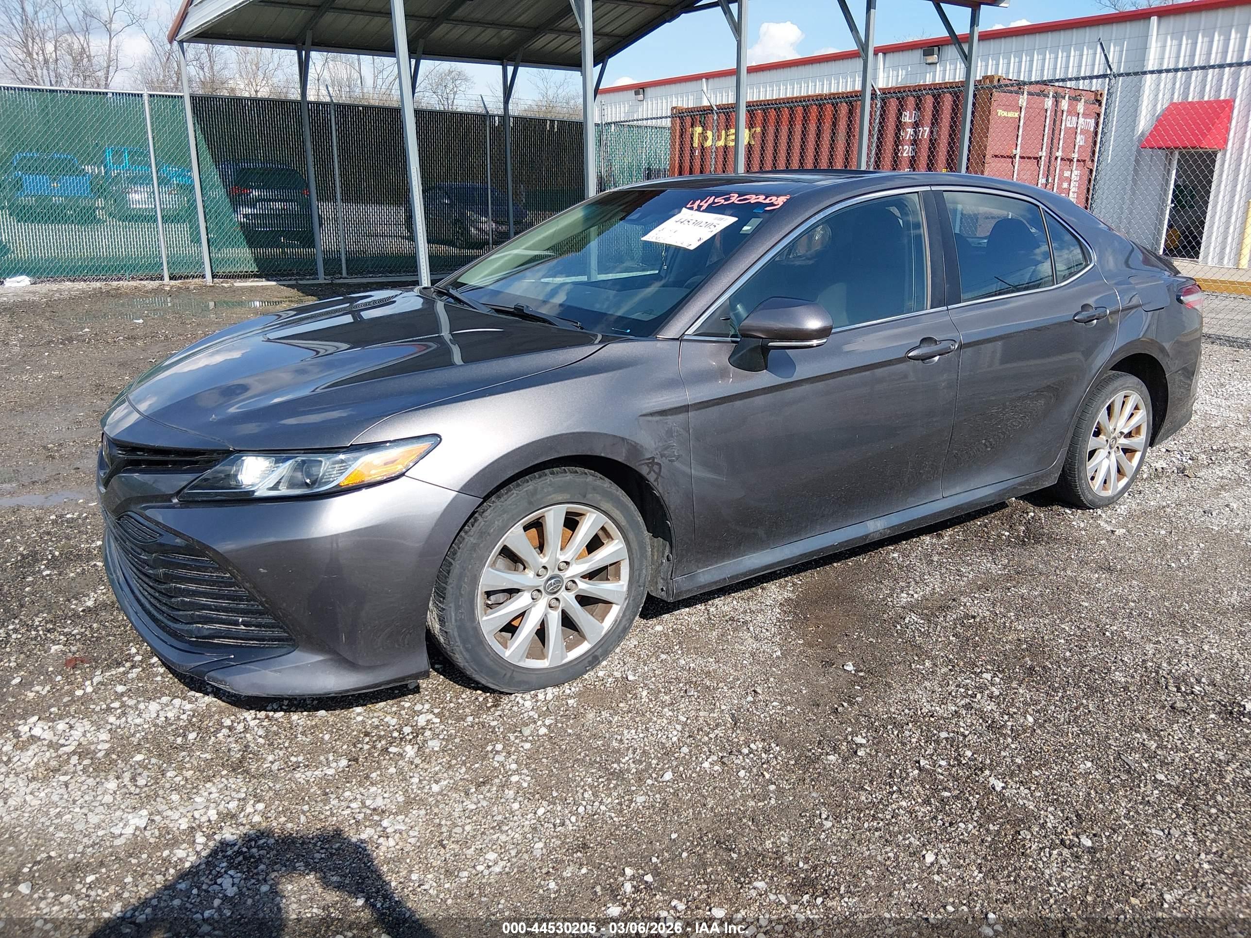 TOYOTA CAMRY image 2