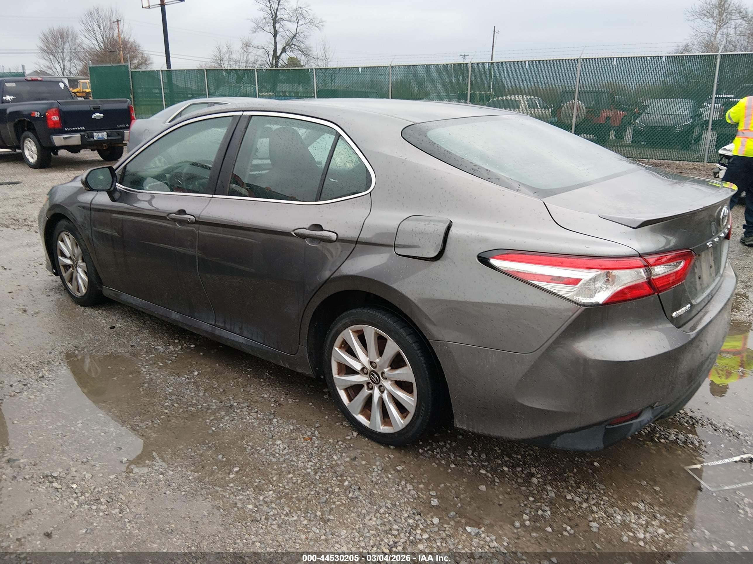 TOYOTA CAMRY image 3