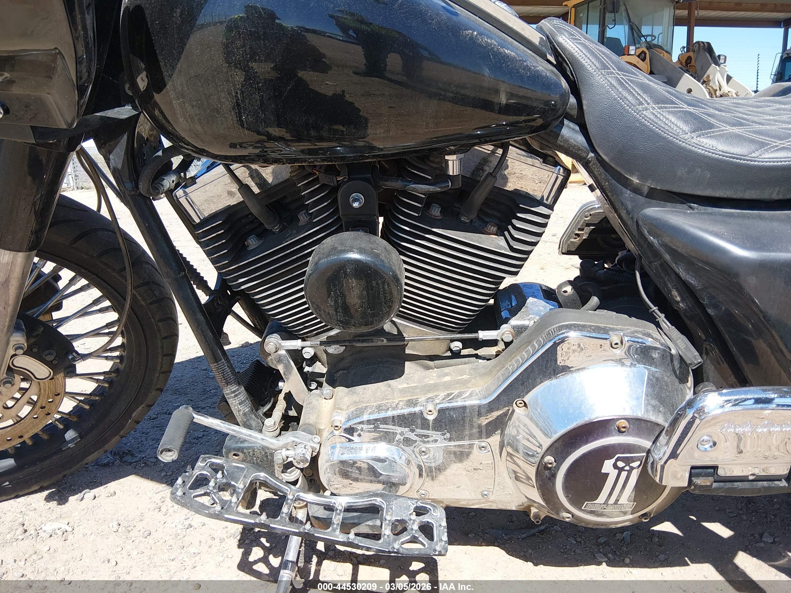 HARLEY-DAVIDSON FLHPI image 9
