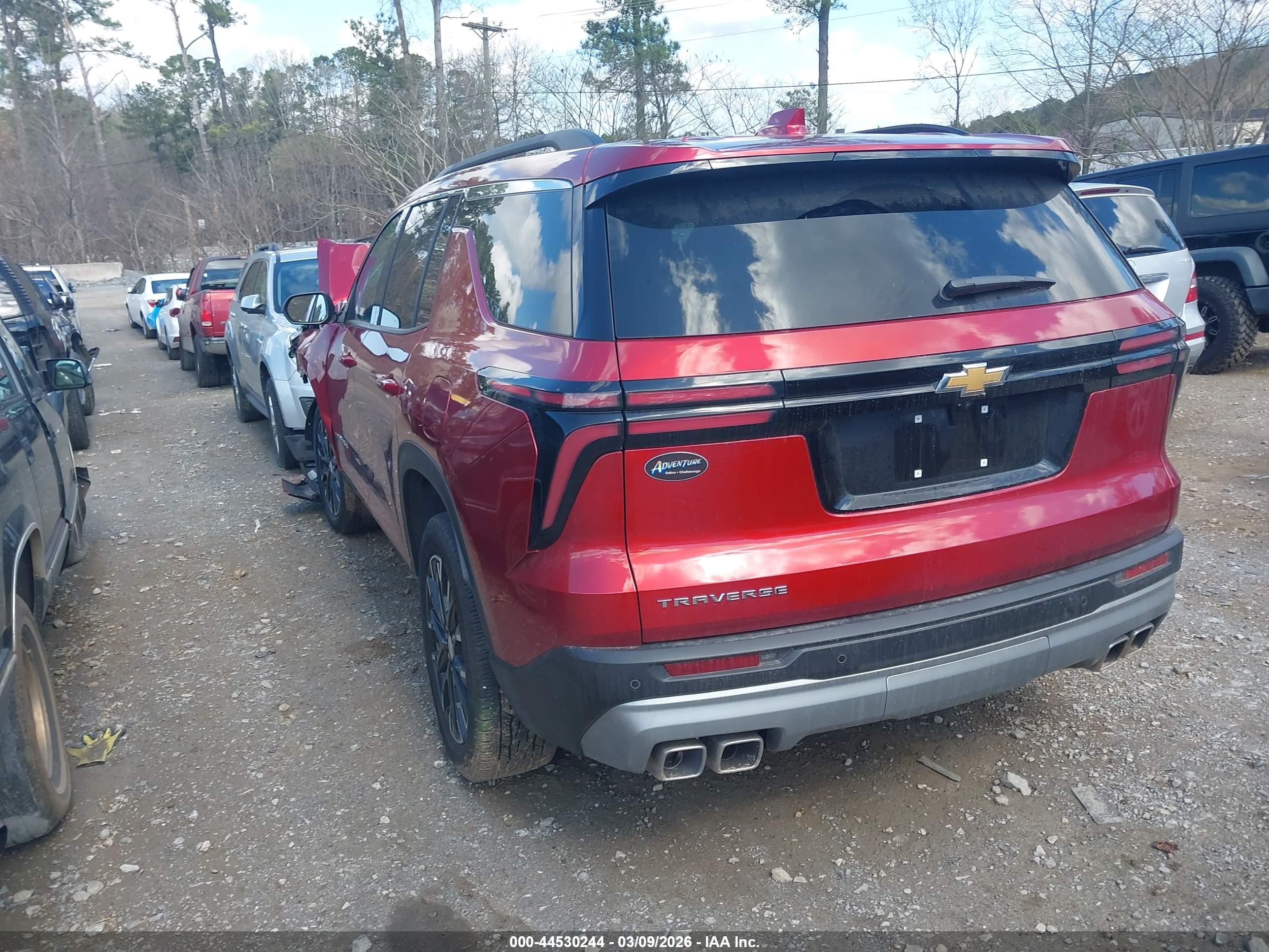CHEVROLET TRAVERSE image 3