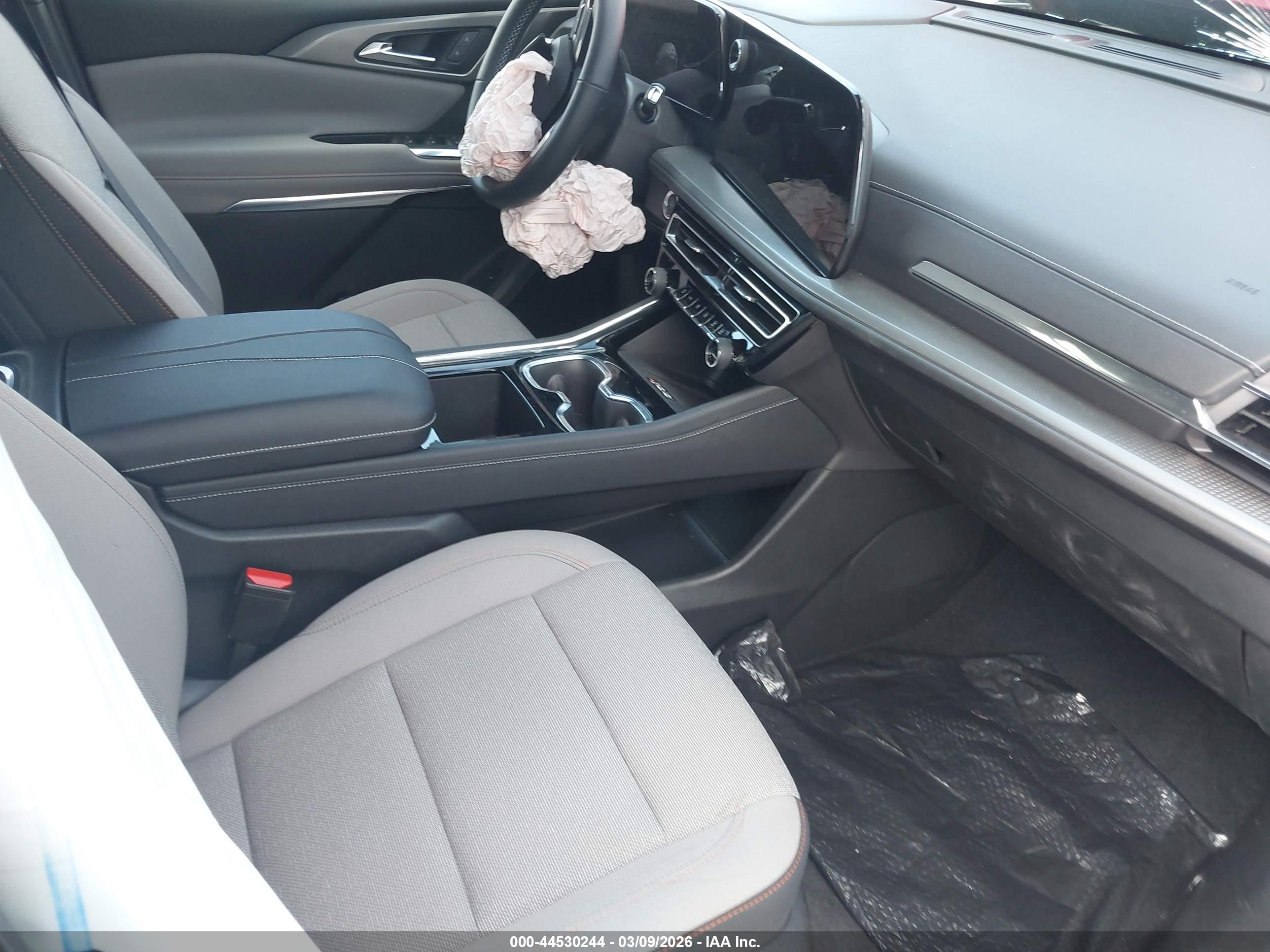 CHEVROLET TRAVERSE image 5
