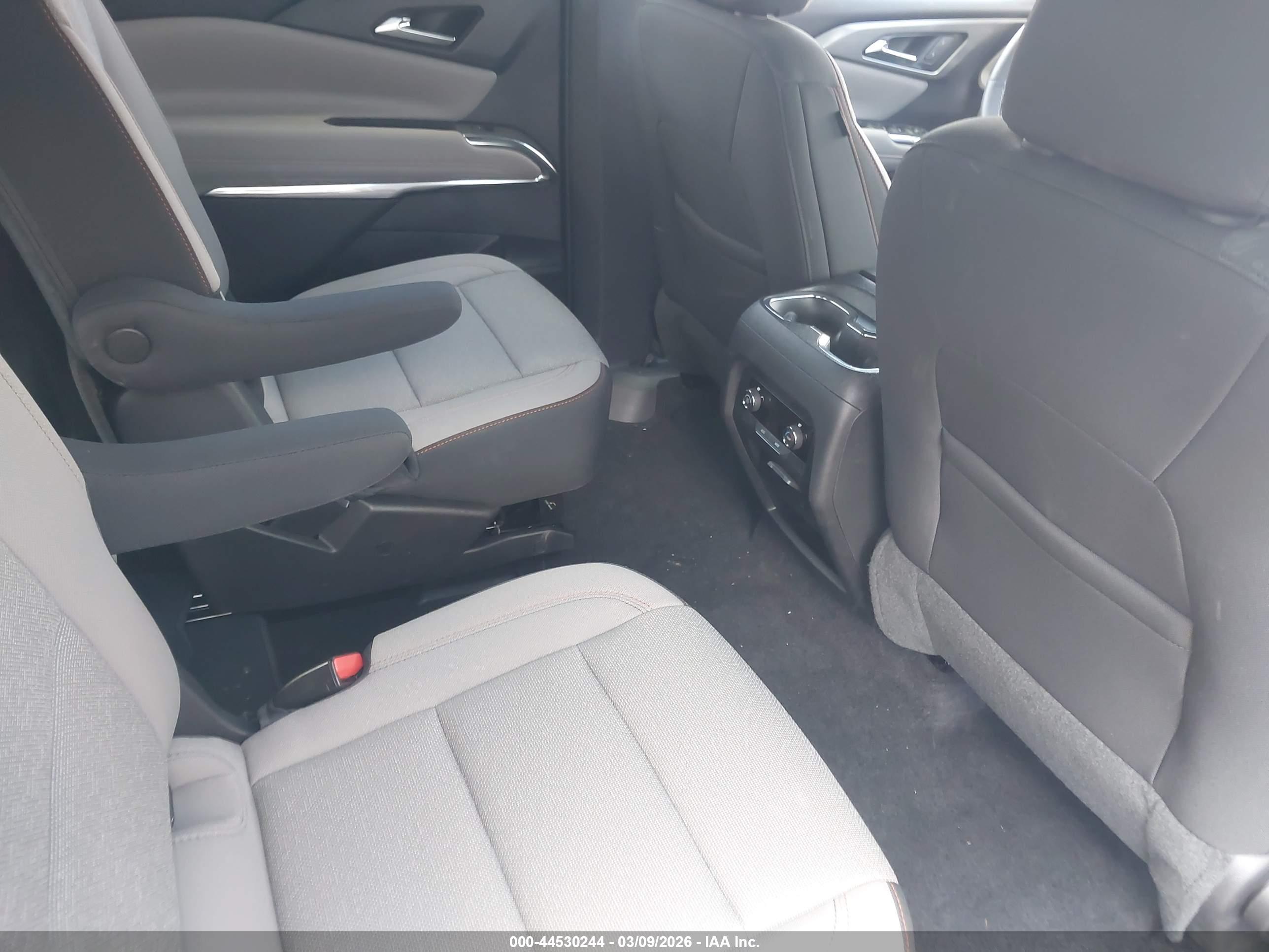 CHEVROLET TRAVERSE image 8