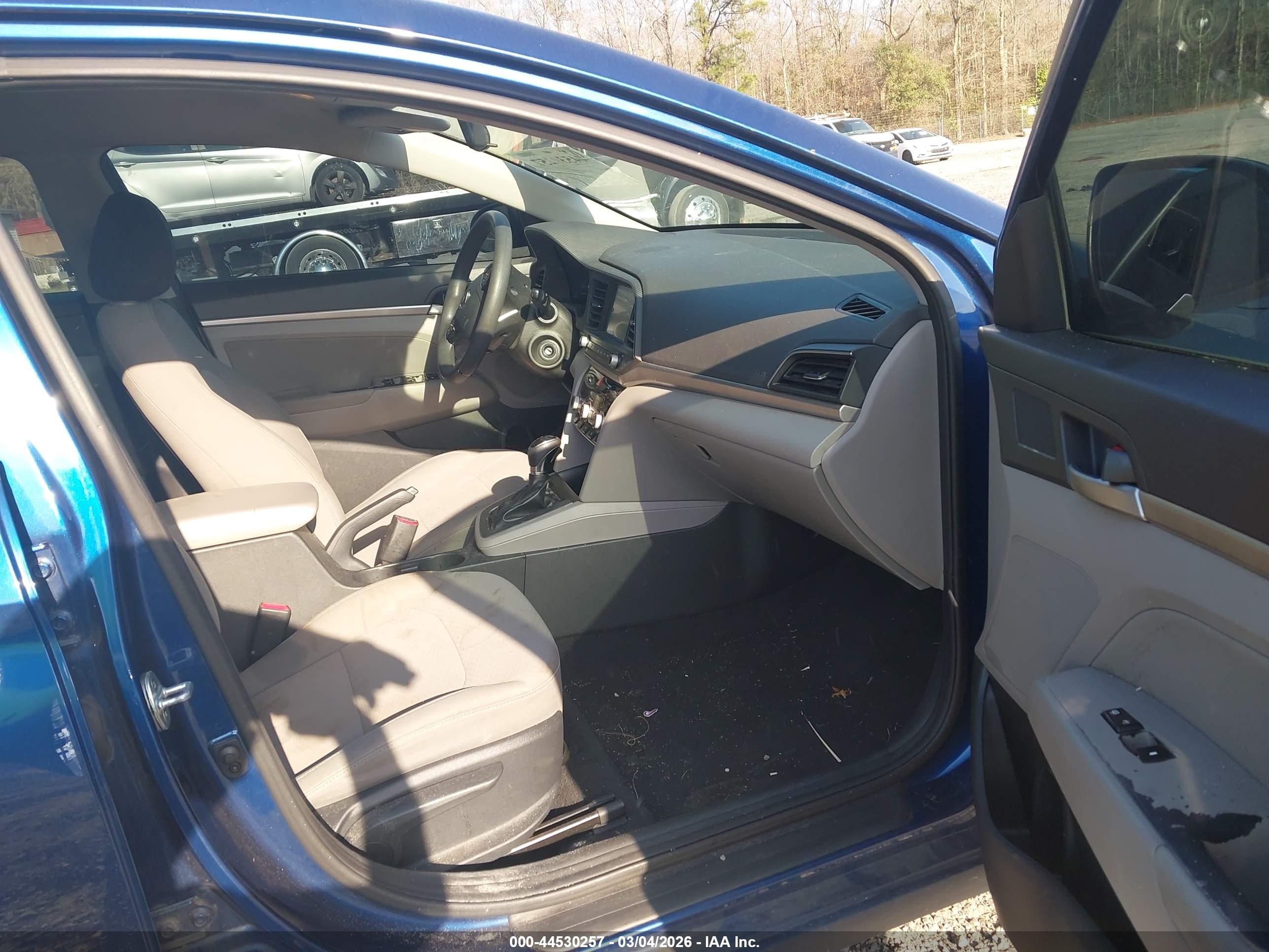 HYUNDAI ELANTRA image 5