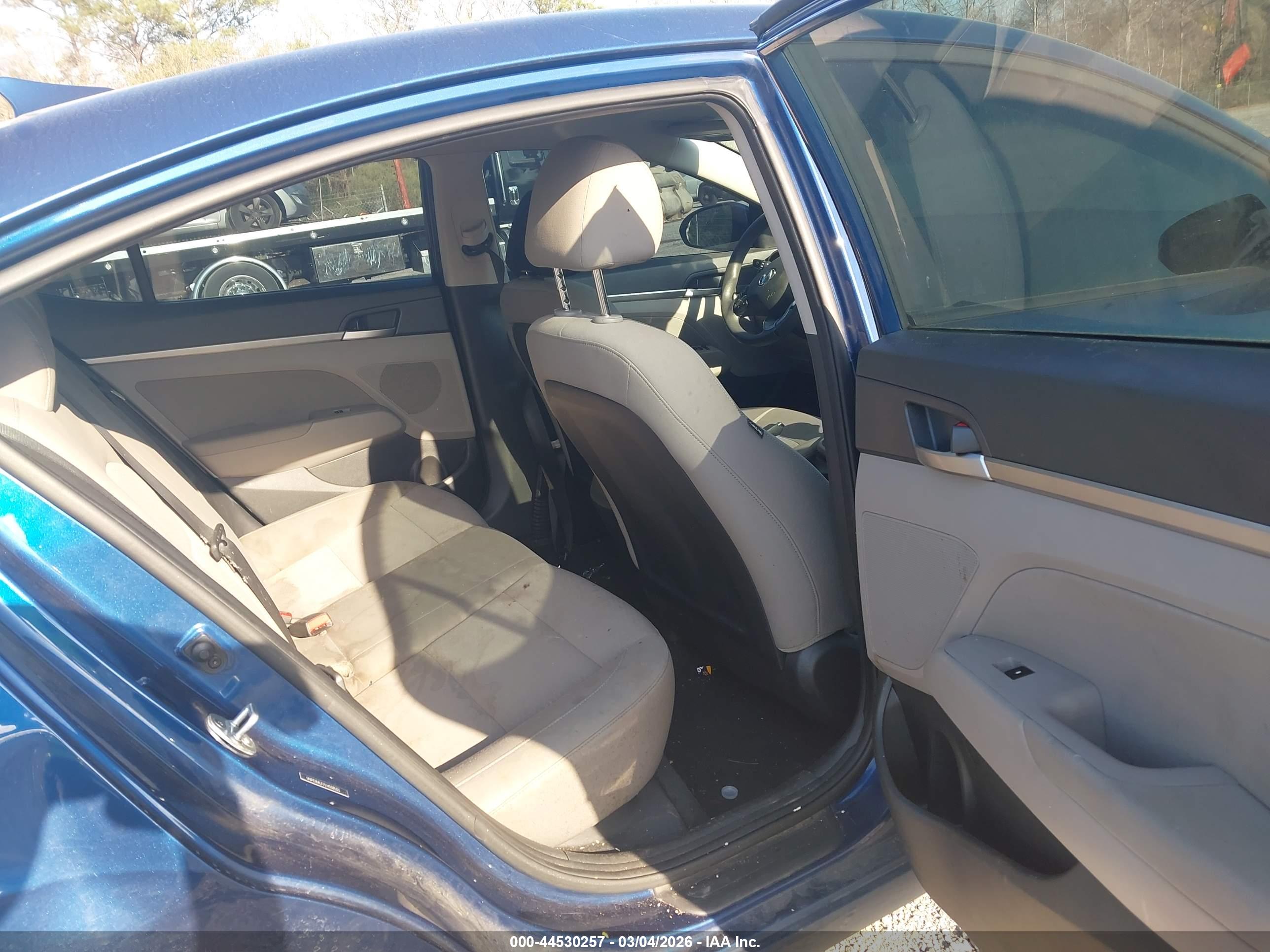 HYUNDAI ELANTRA image 8
