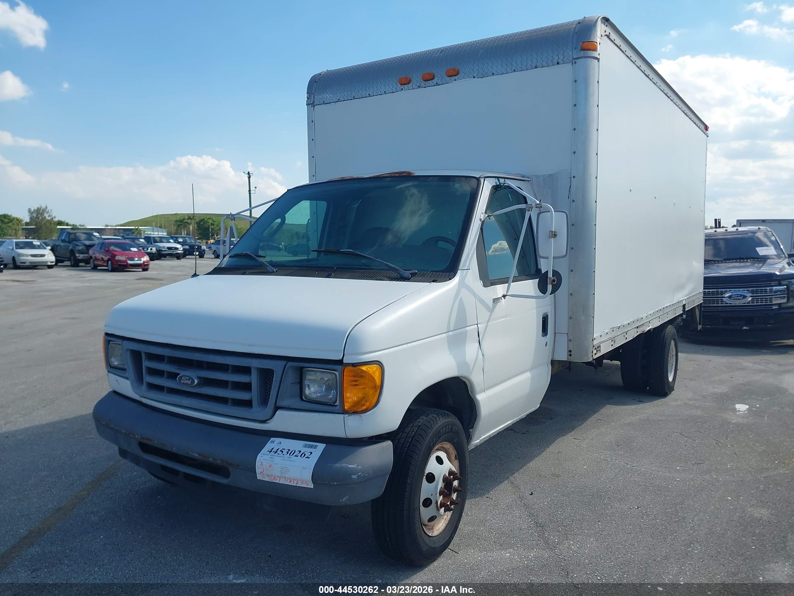 FORD E-450 image 2