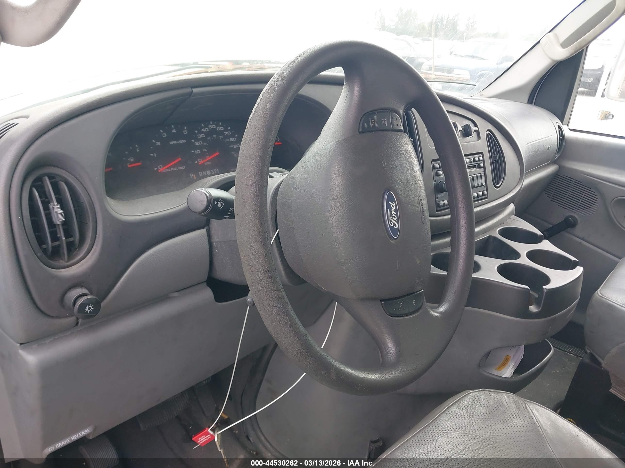FORD E-450 image 7
