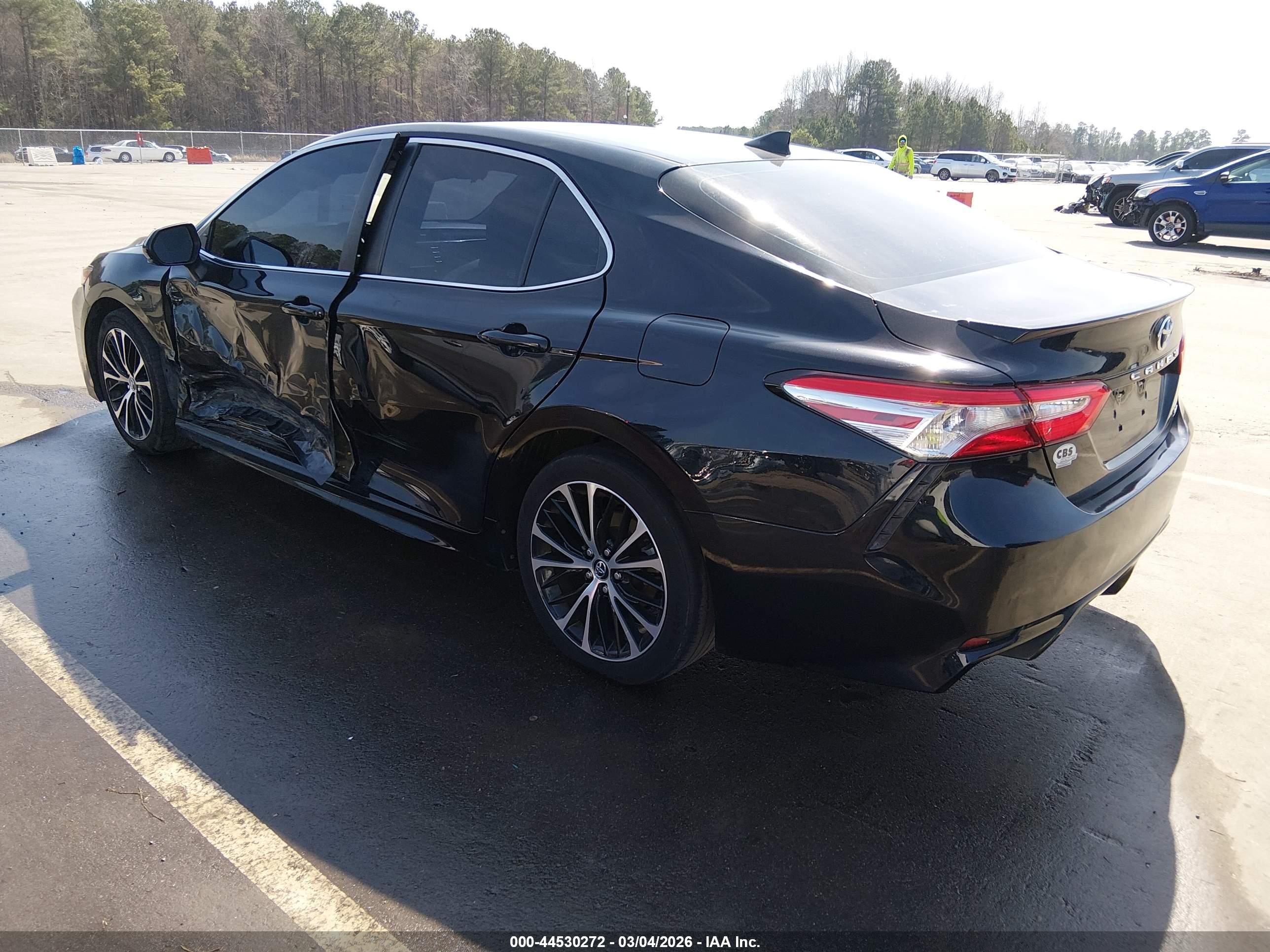 TOYOTA CAMRY image 3