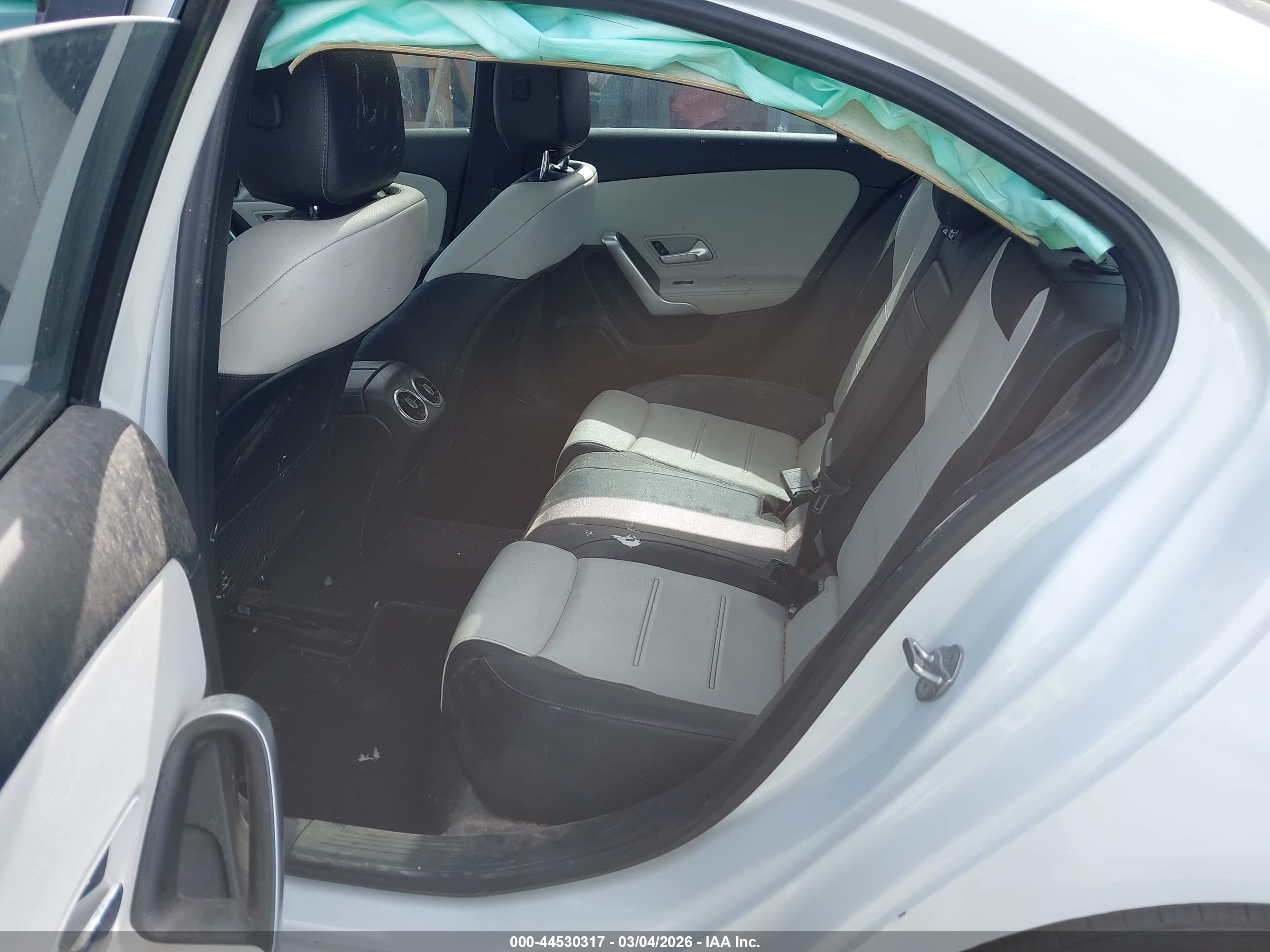 MERCEDES-BENZ A image 8