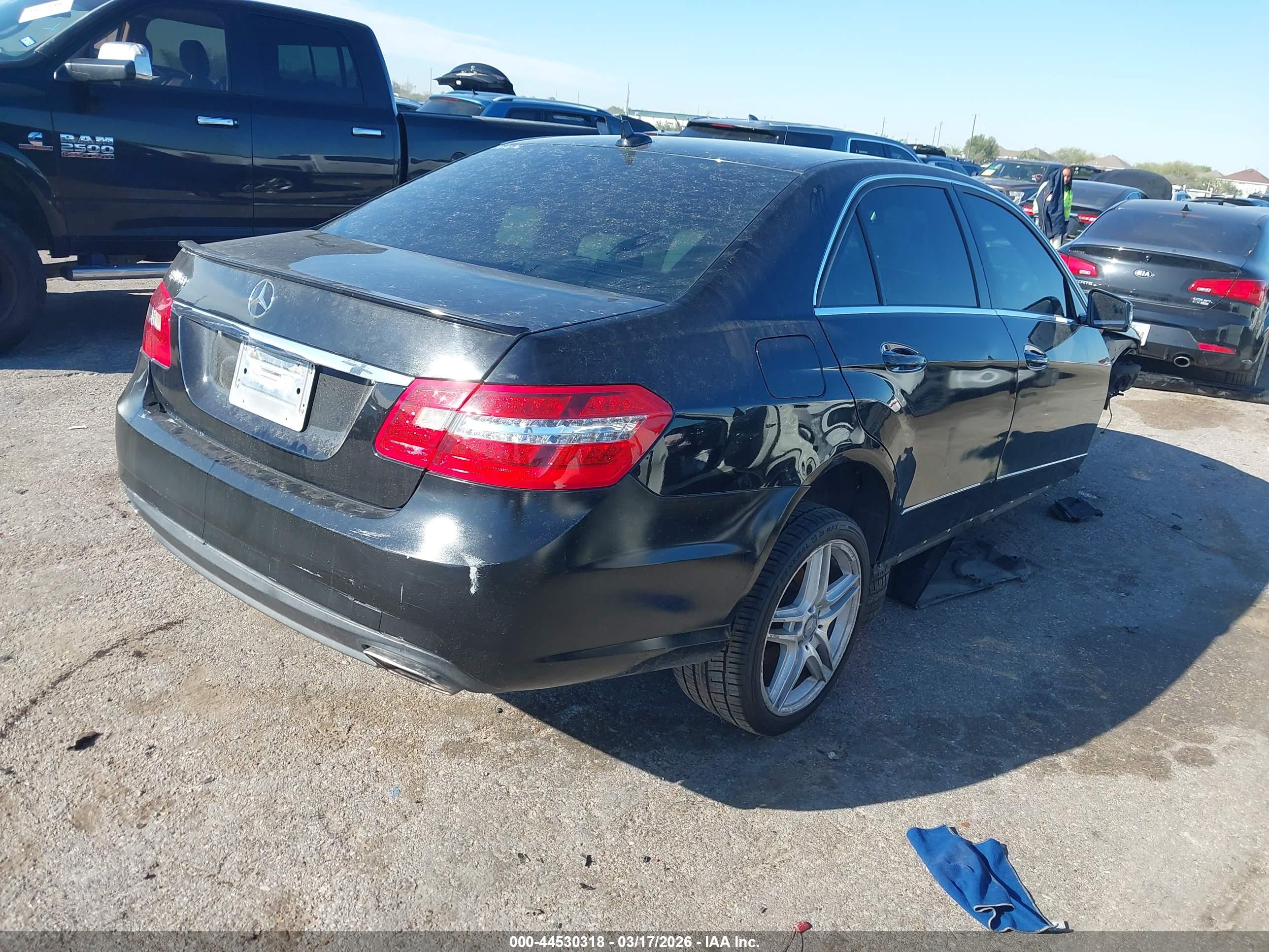MERCEDES-BENZ E image 4